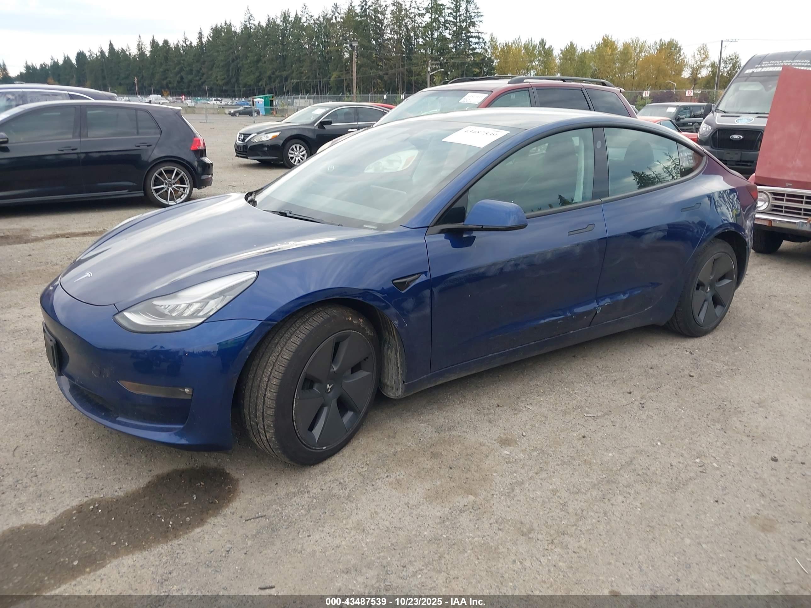 TESLA MODEL image 2
