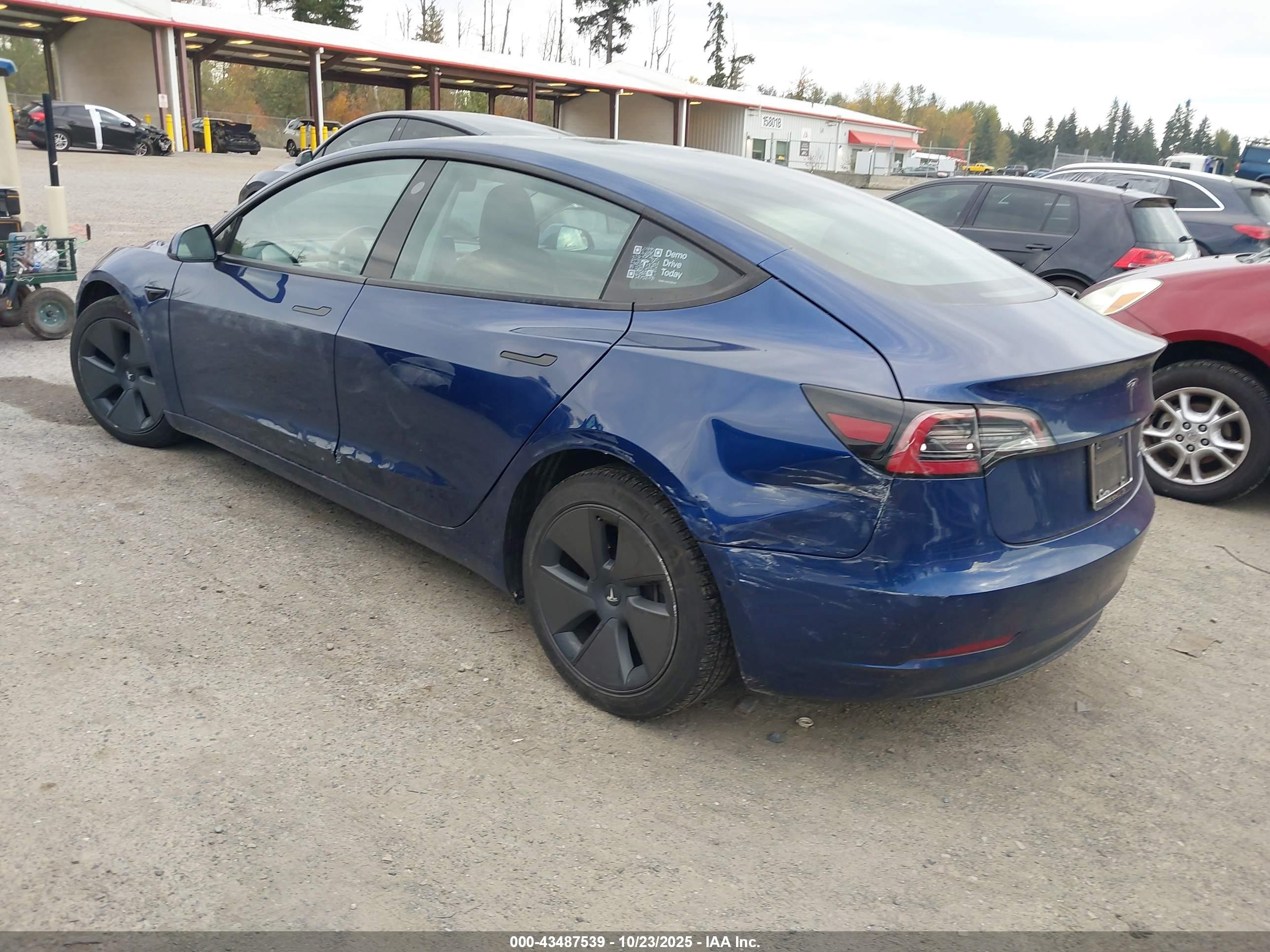 TESLA MODEL image 3