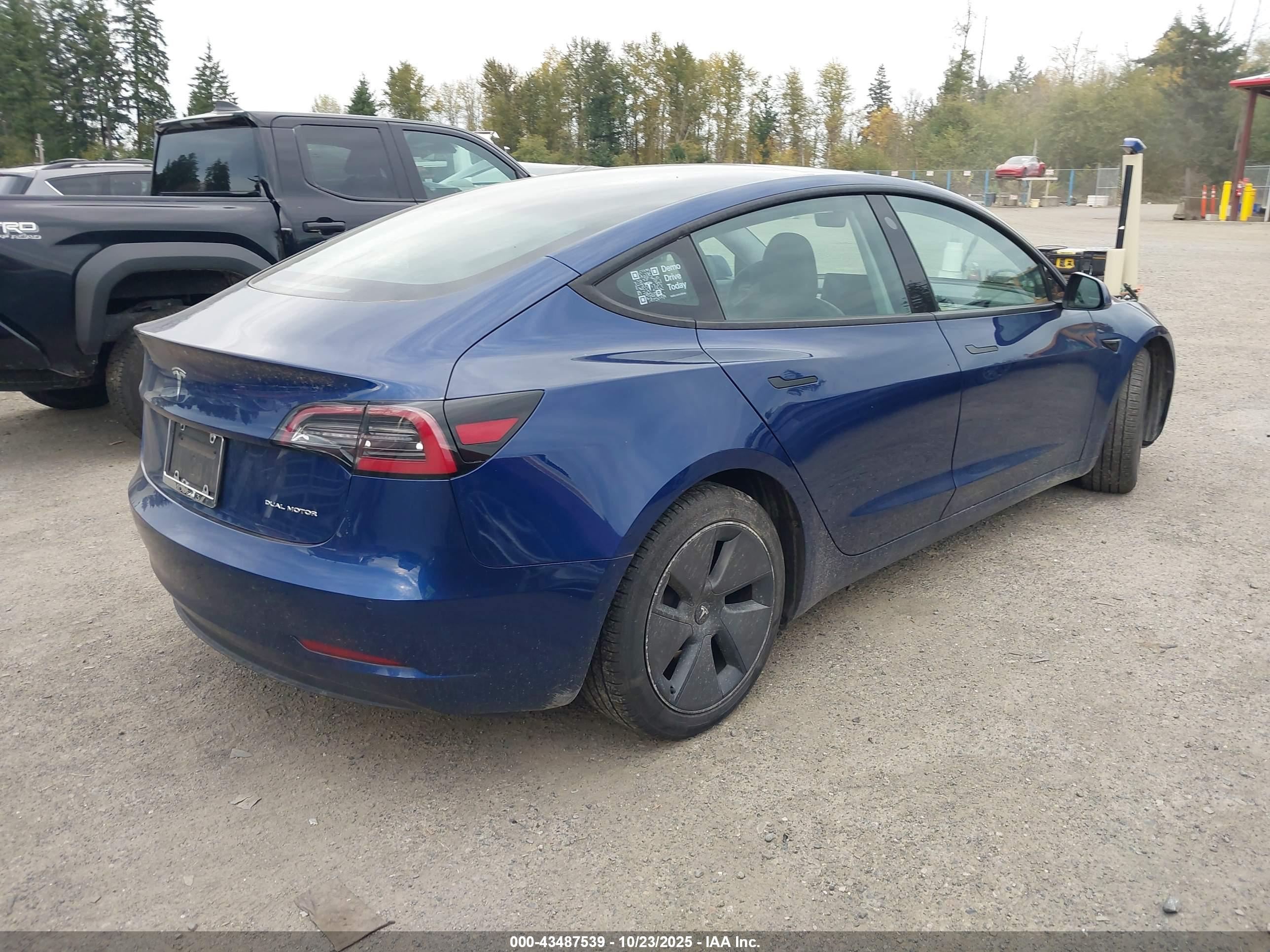 TESLA MODEL image 4
