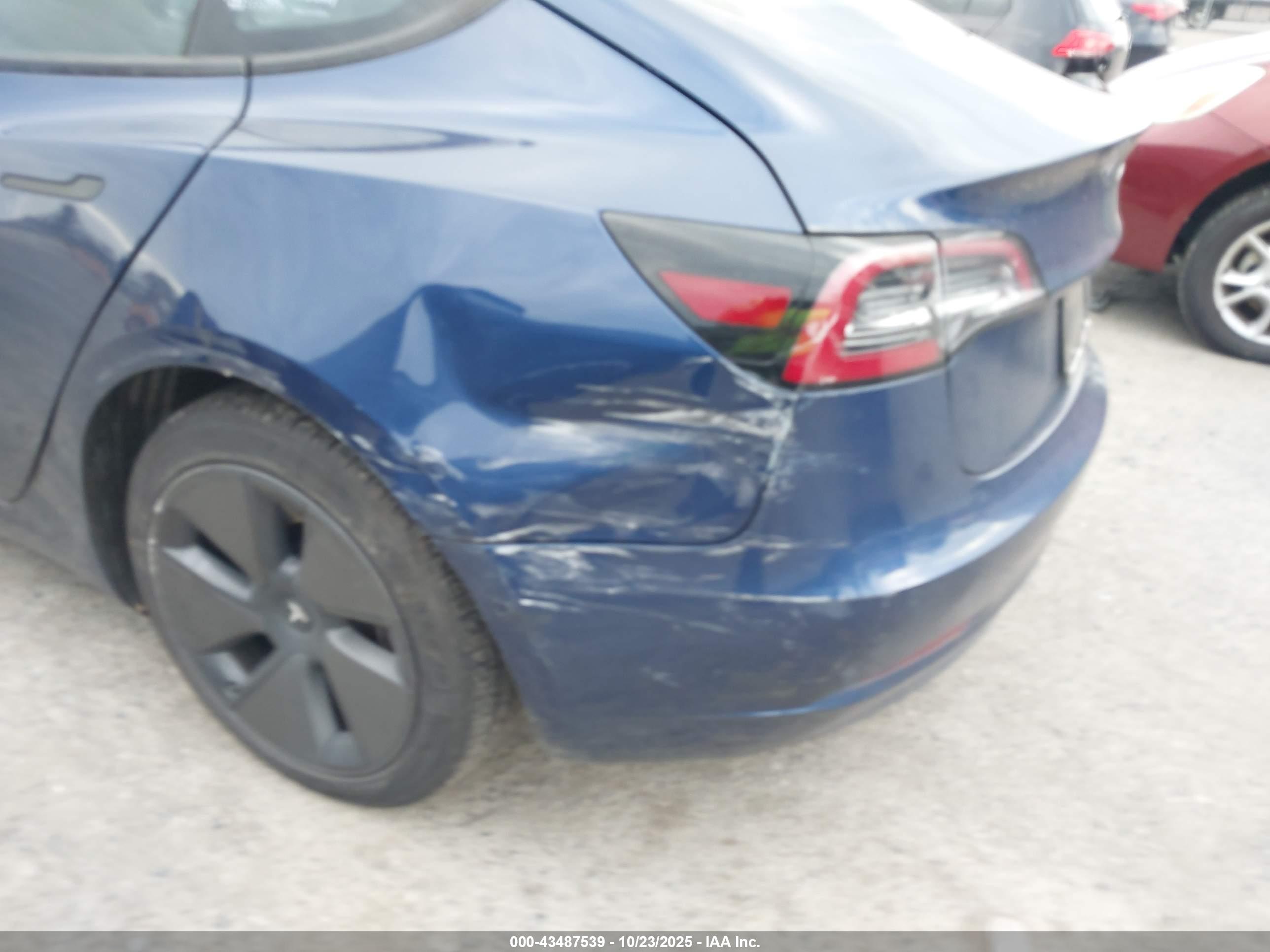 TESLA MODEL image 6