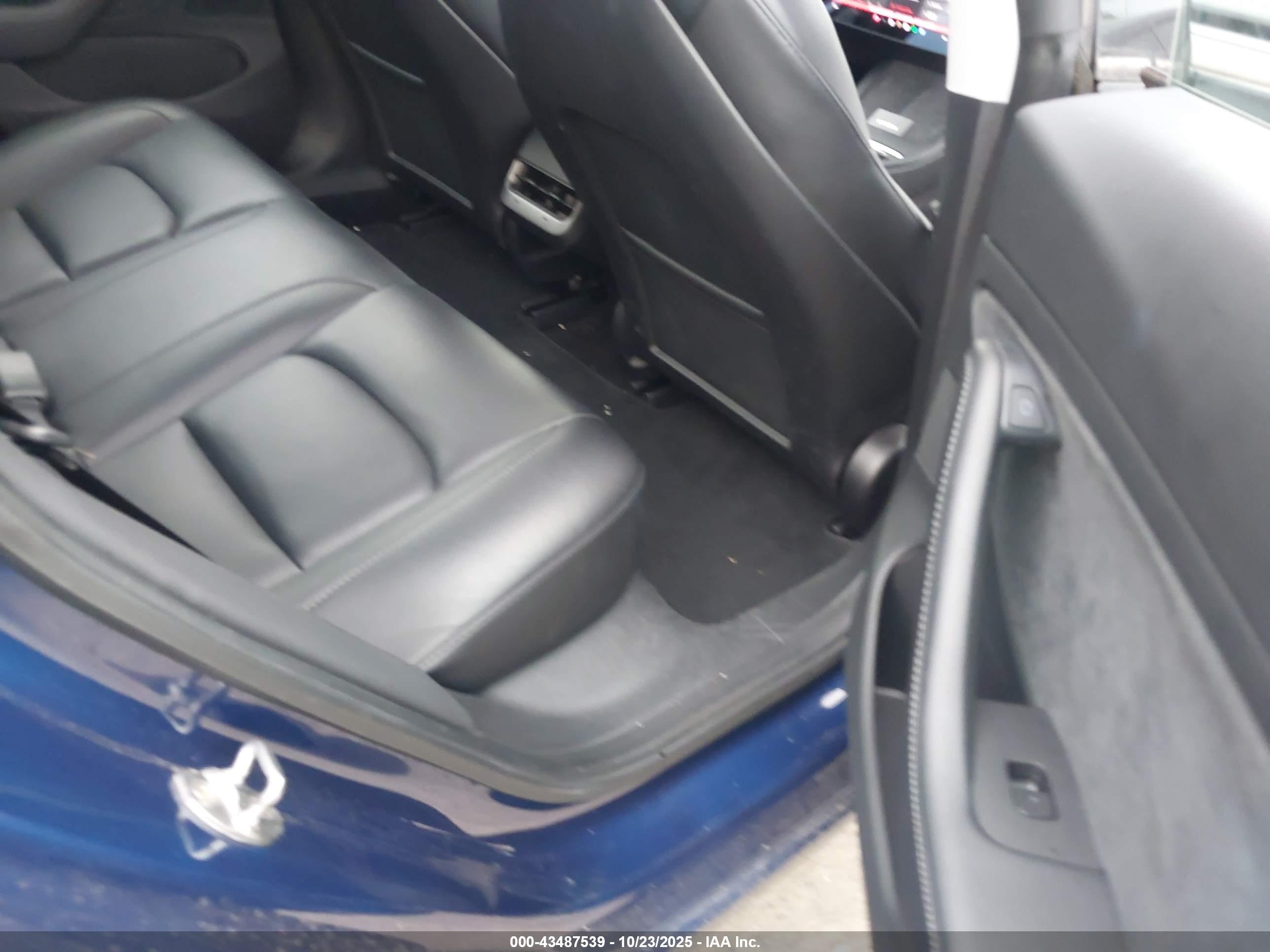 TESLA MODEL image 8