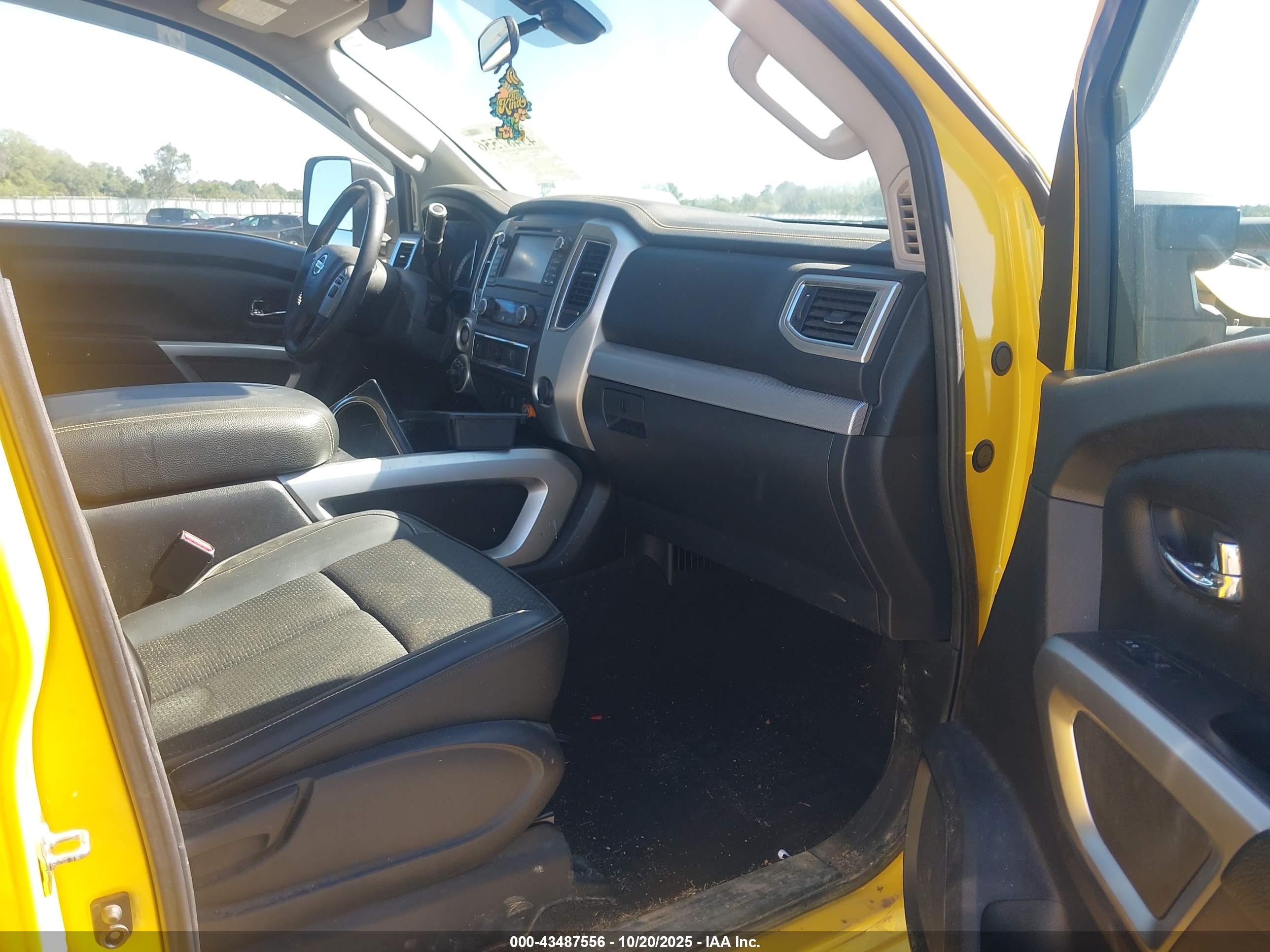 NISSAN TITAN image 5