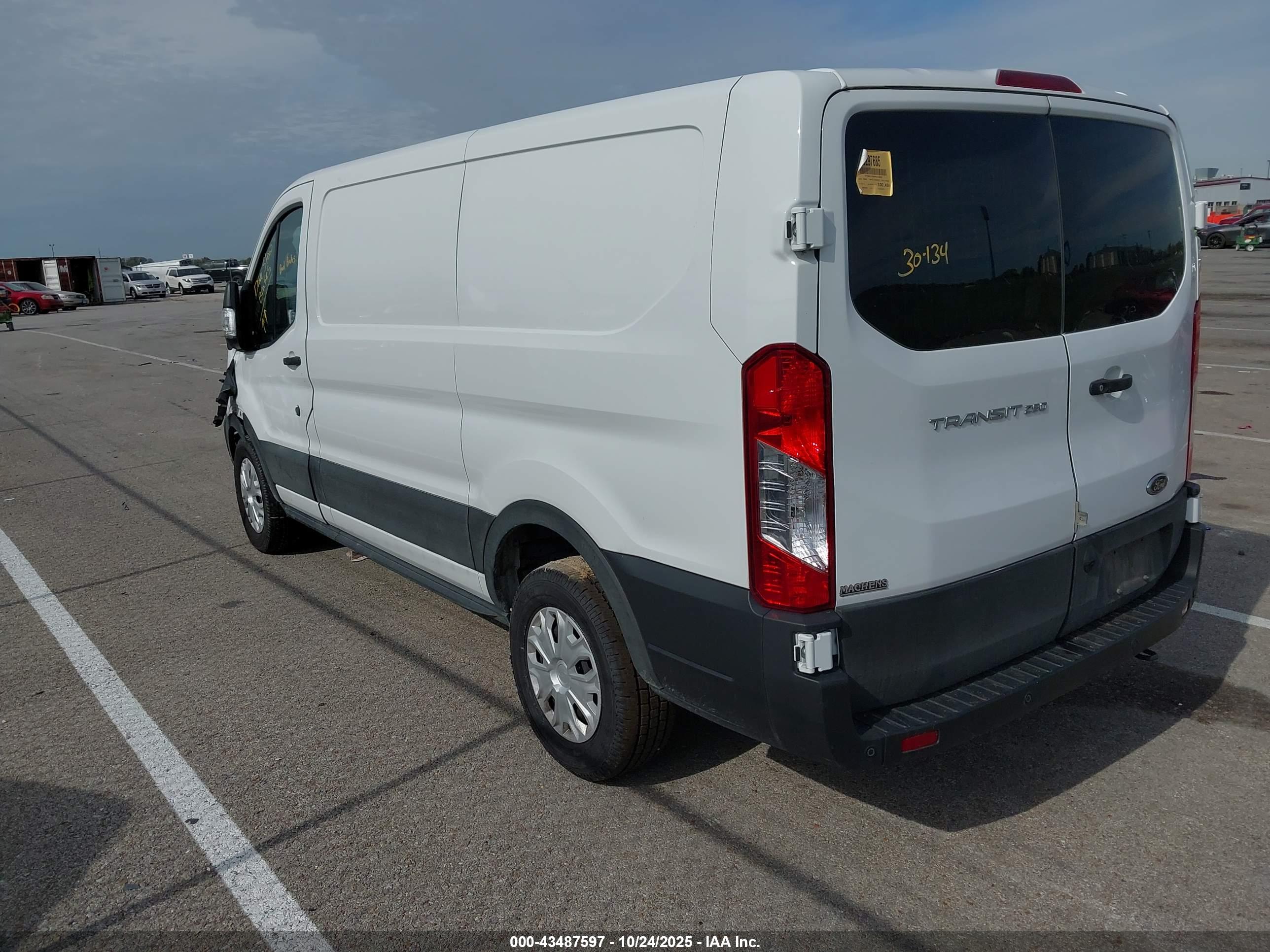 FORD TRANSIT-250 image 3
