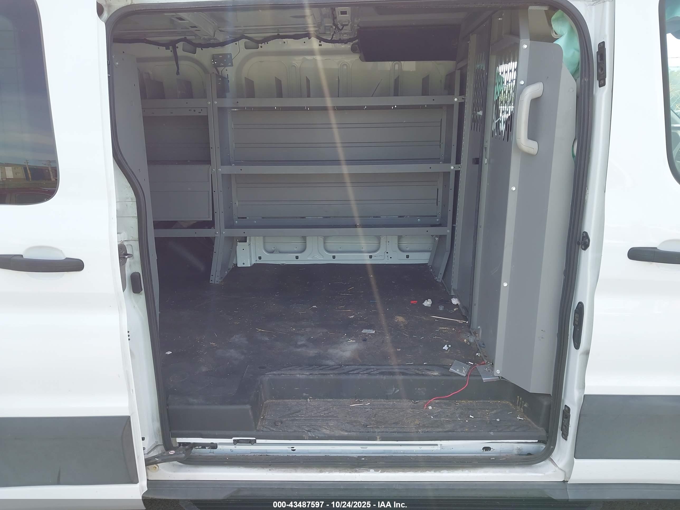 FORD TRANSIT-250 image 8
