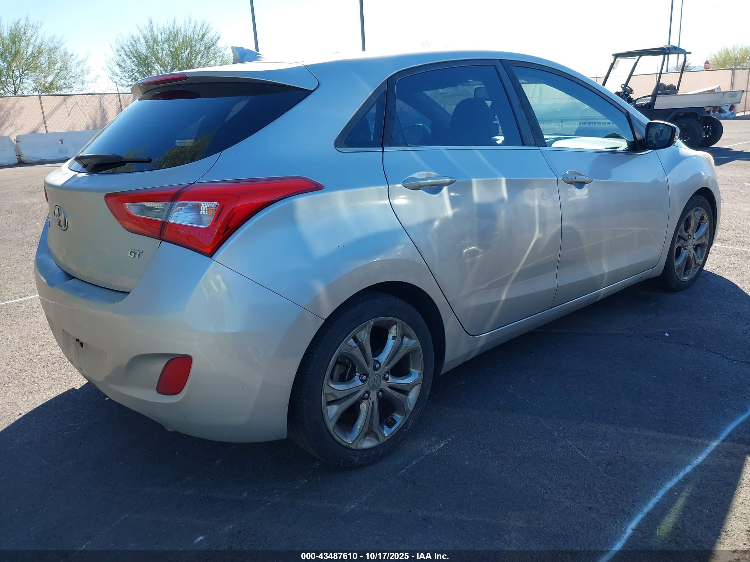 HYUNDAI ELANTRA image 4