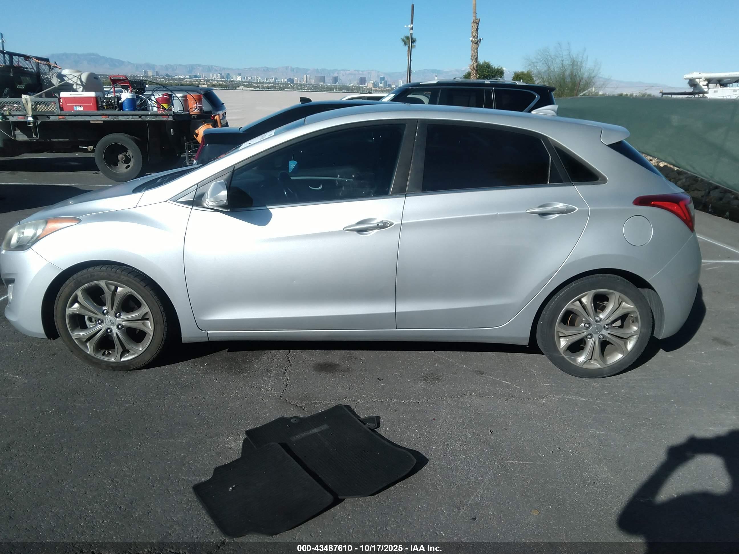 HYUNDAI ELANTRA image 6