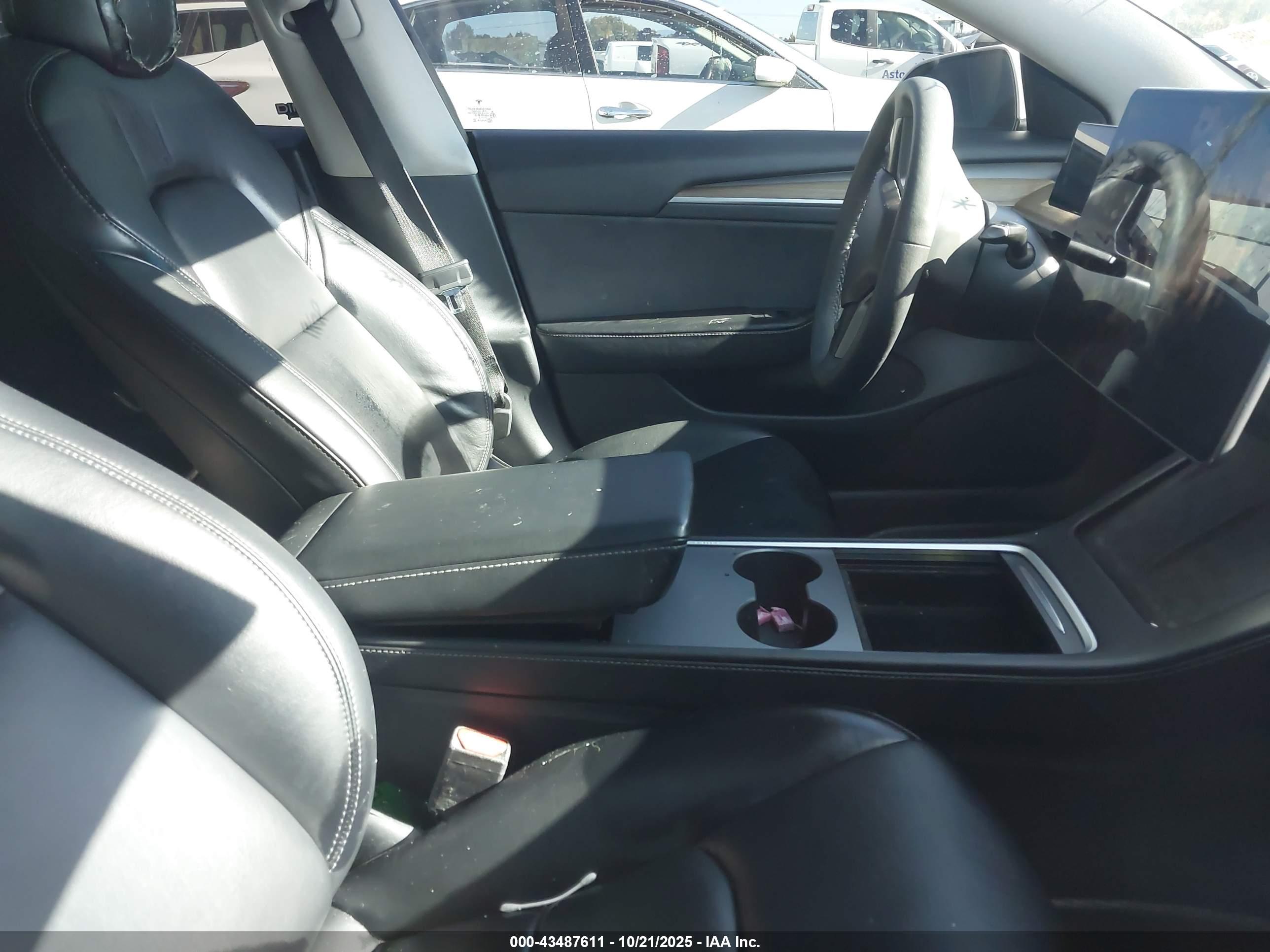 TESLA MODEL image 5