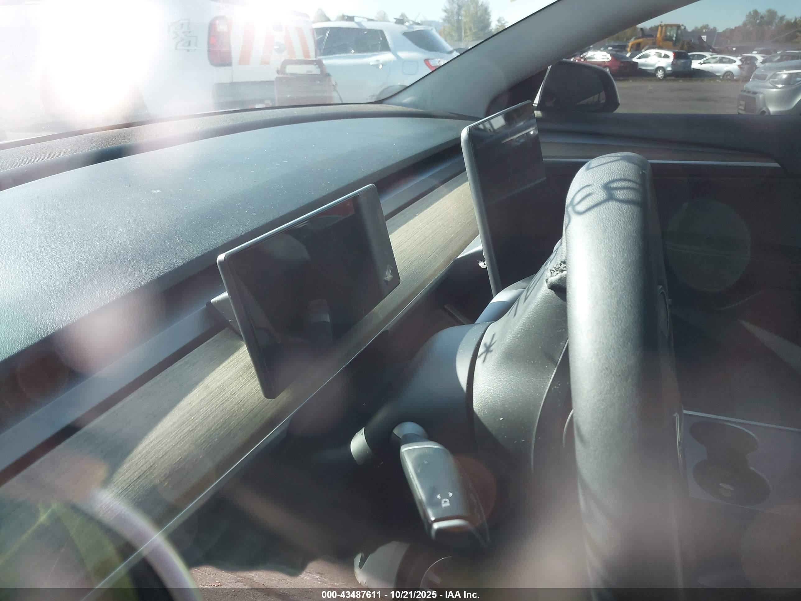 TESLA MODEL image 7