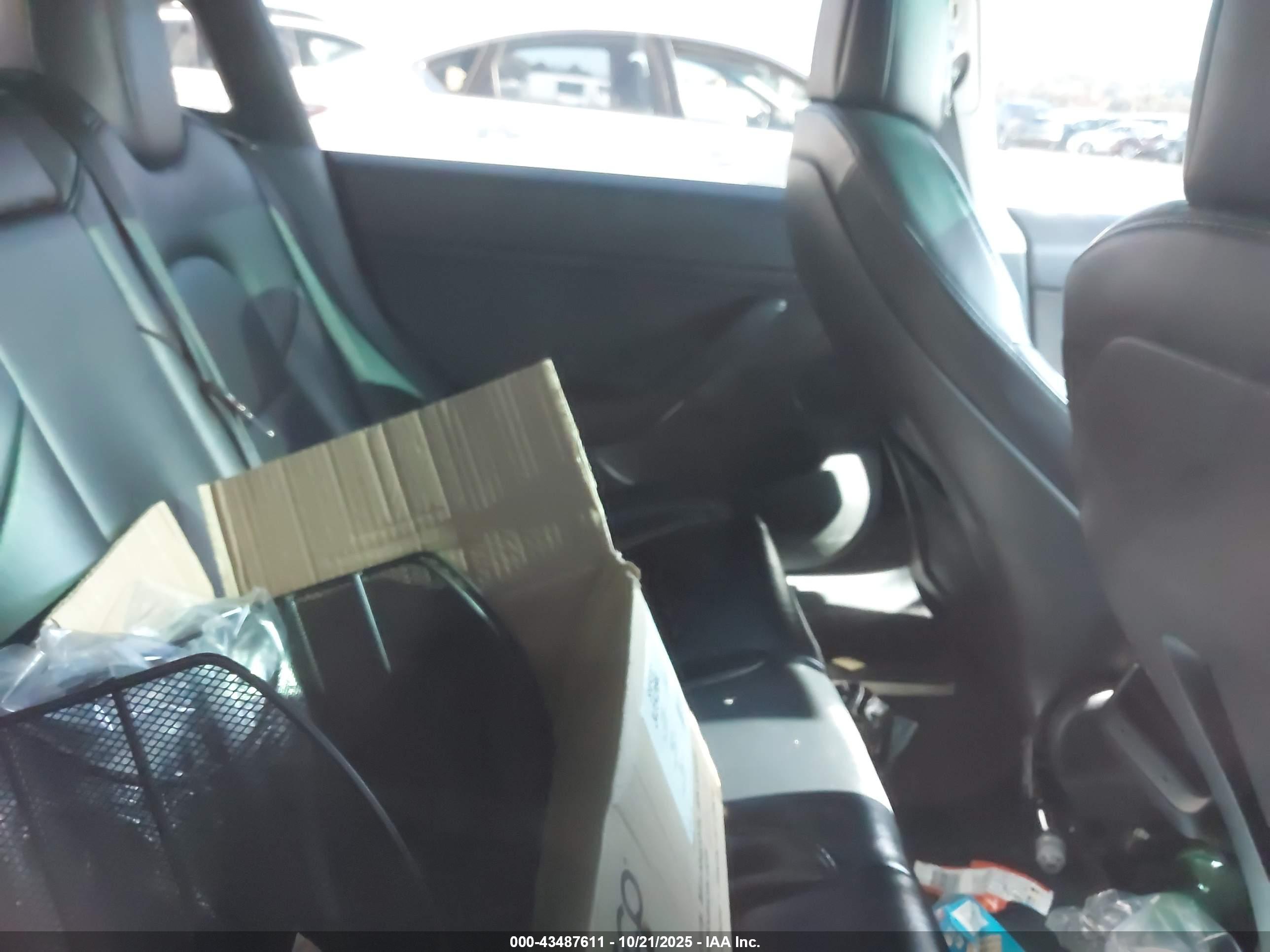 TESLA MODEL image 8