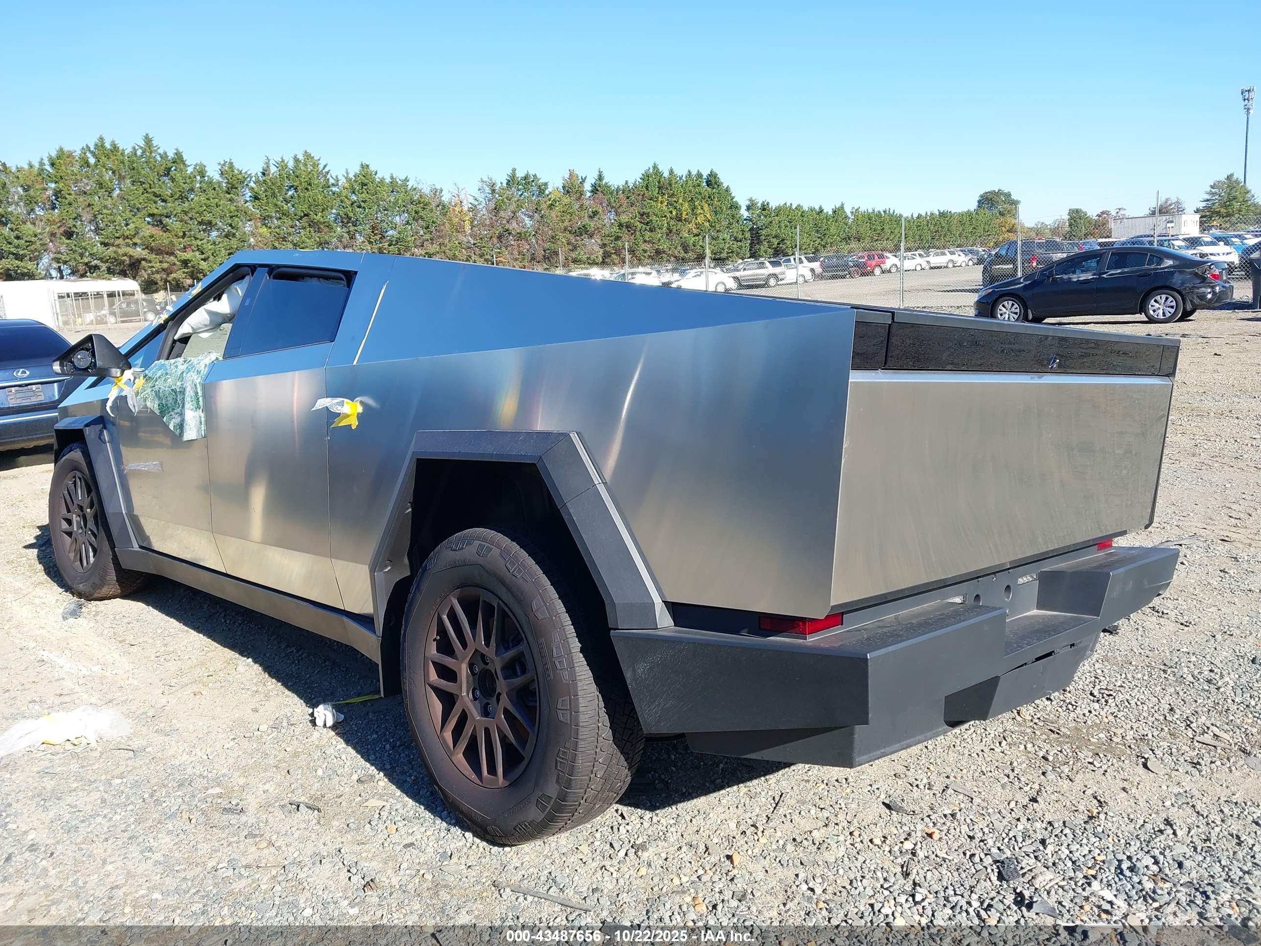 TESLA CYBERTRUCK image 3