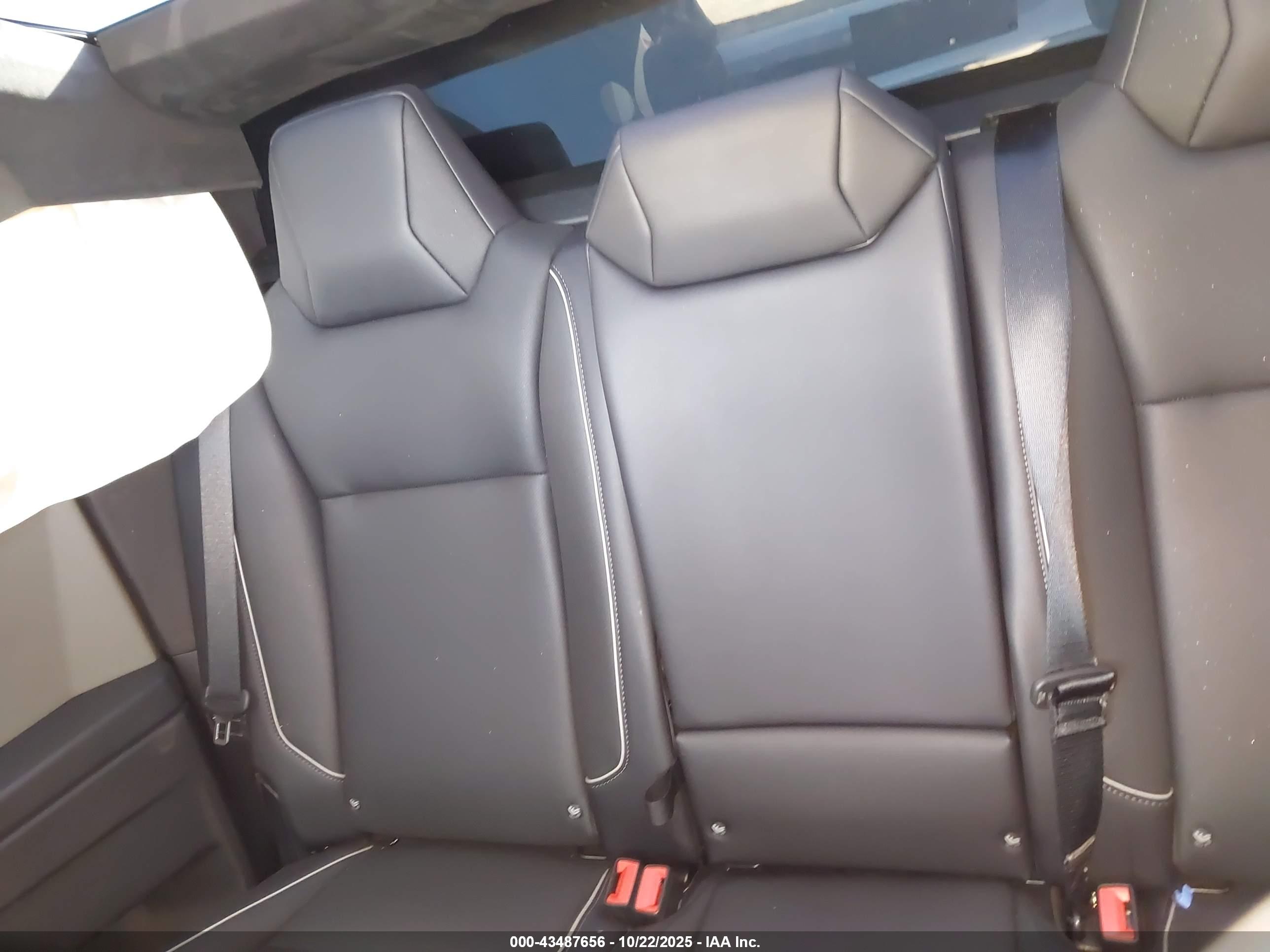 TESLA CYBERTRUCK image 8