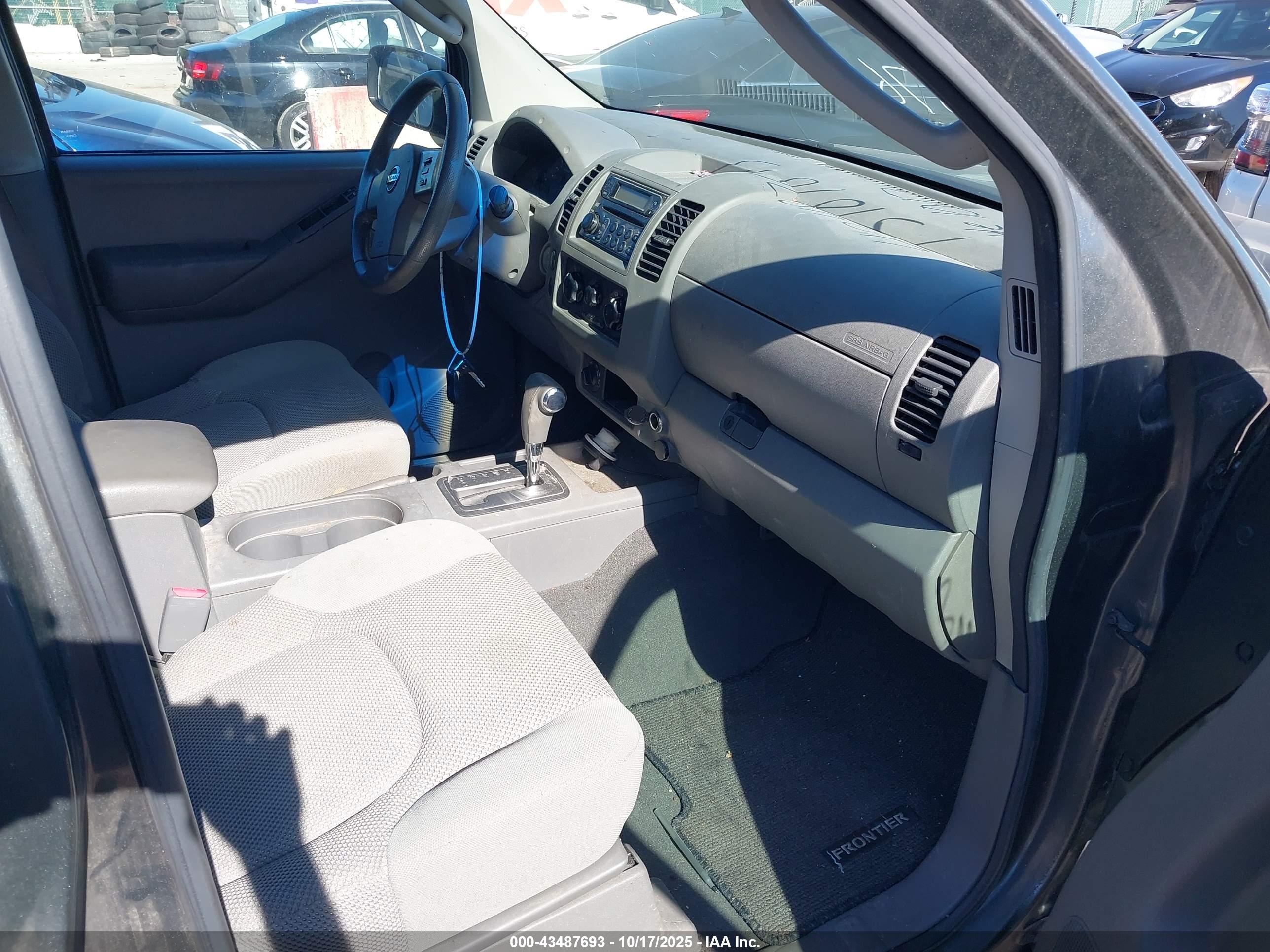 NISSAN FRONTIER image 5