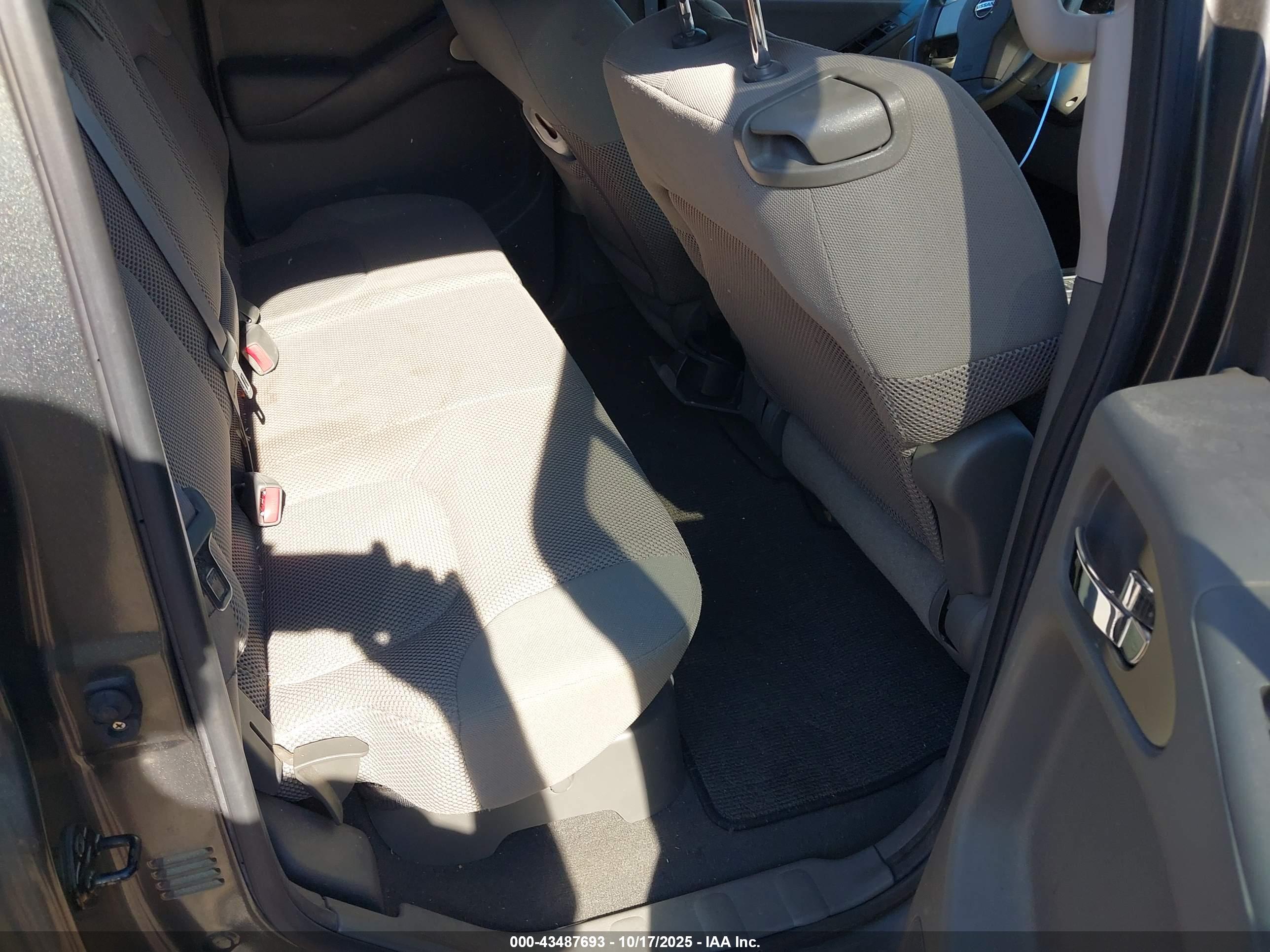 NISSAN FRONTIER image 8