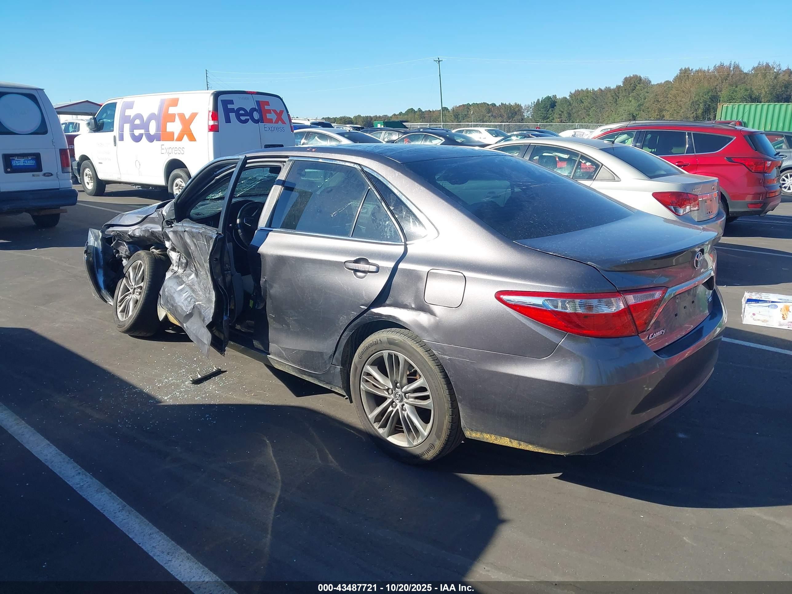 TOYOTA CAMRY image 3