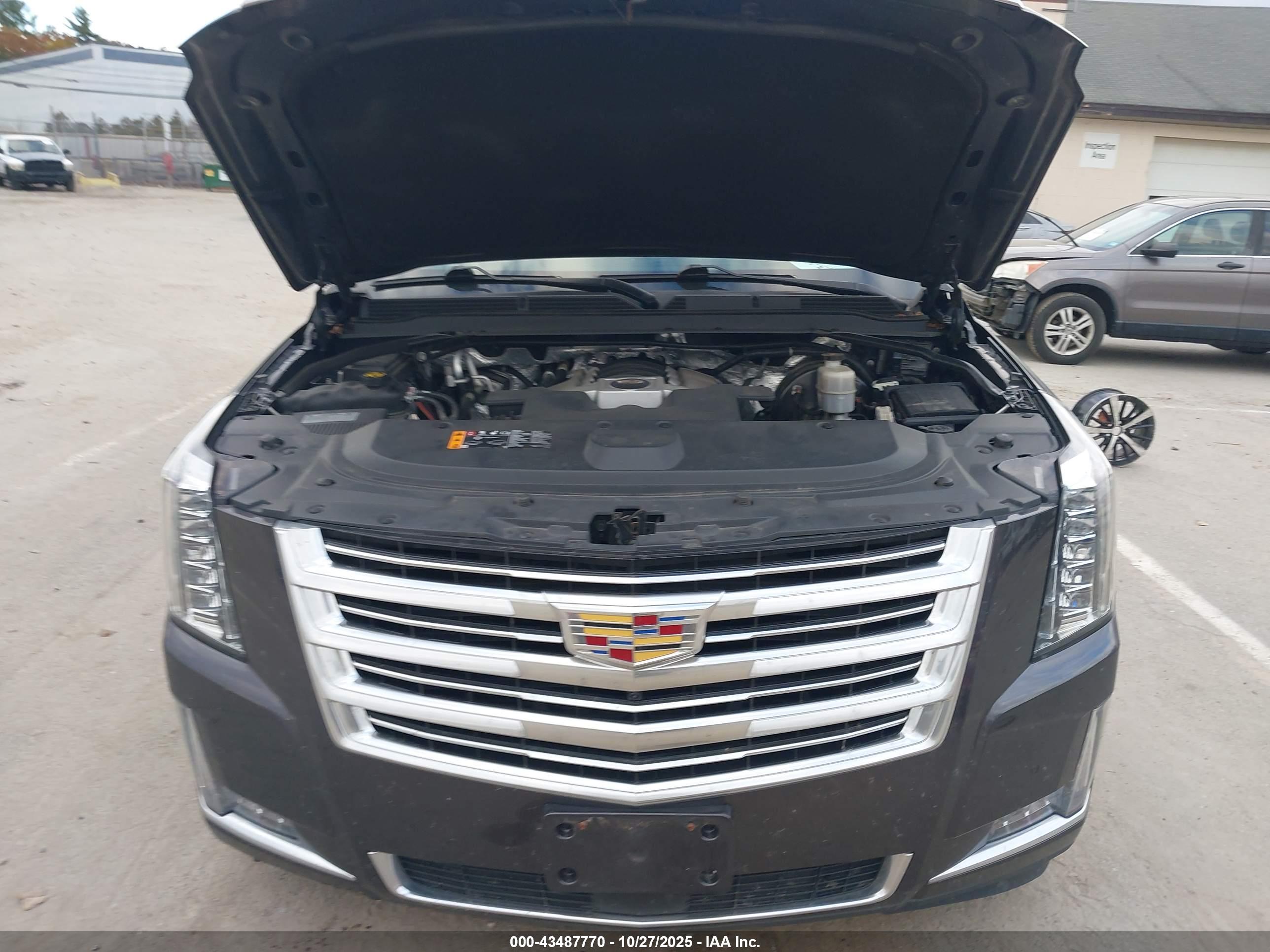 CADILLAC ESCALADE image 10