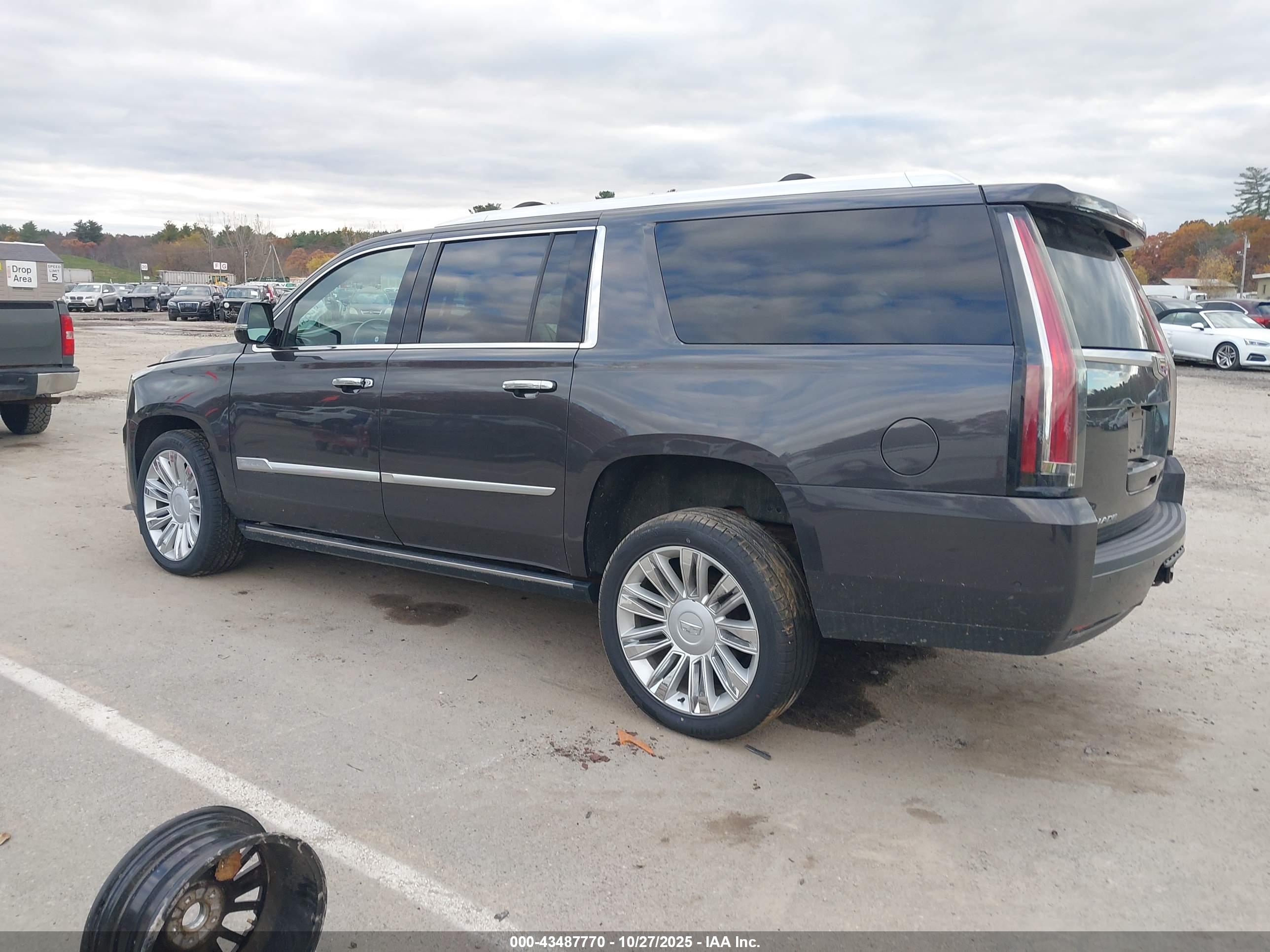 CADILLAC ESCALADE image 3