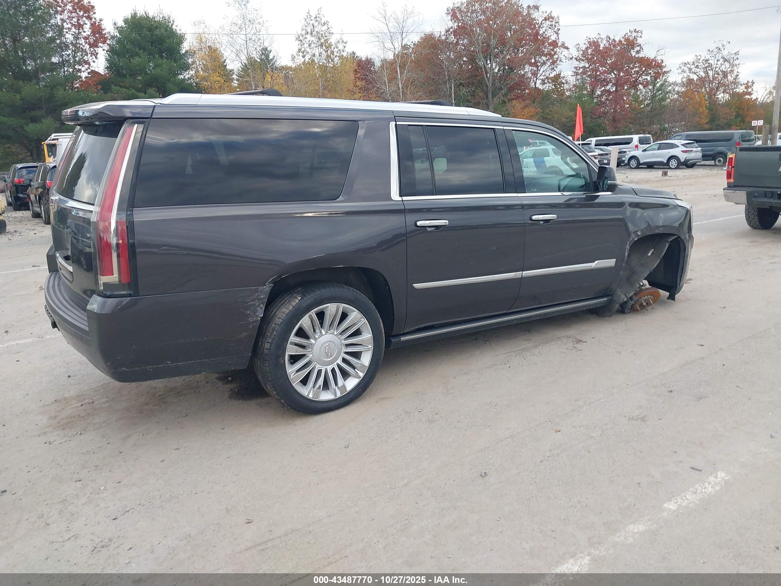 CADILLAC ESCALADE image 4