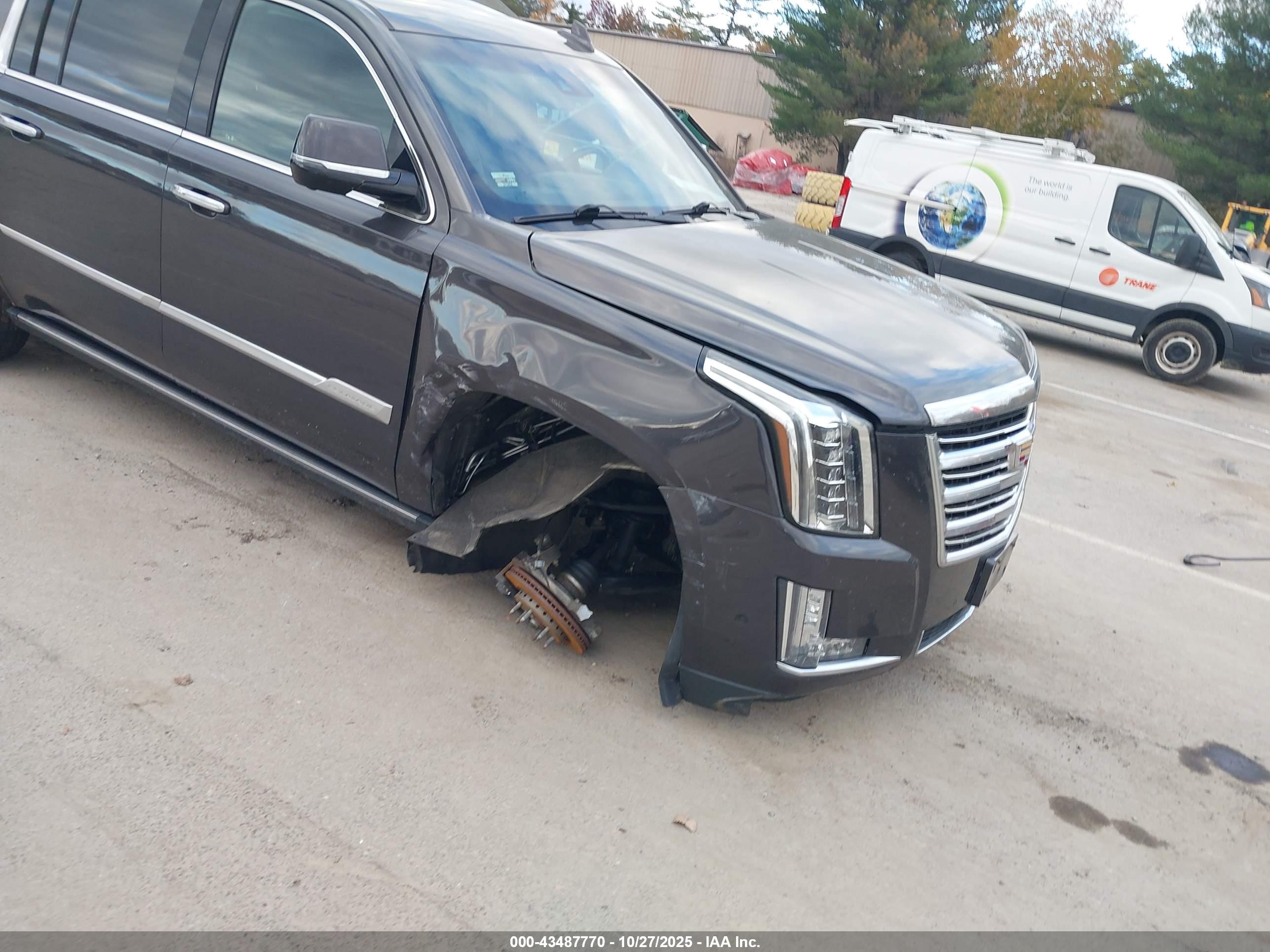 CADILLAC ESCALADE image 6