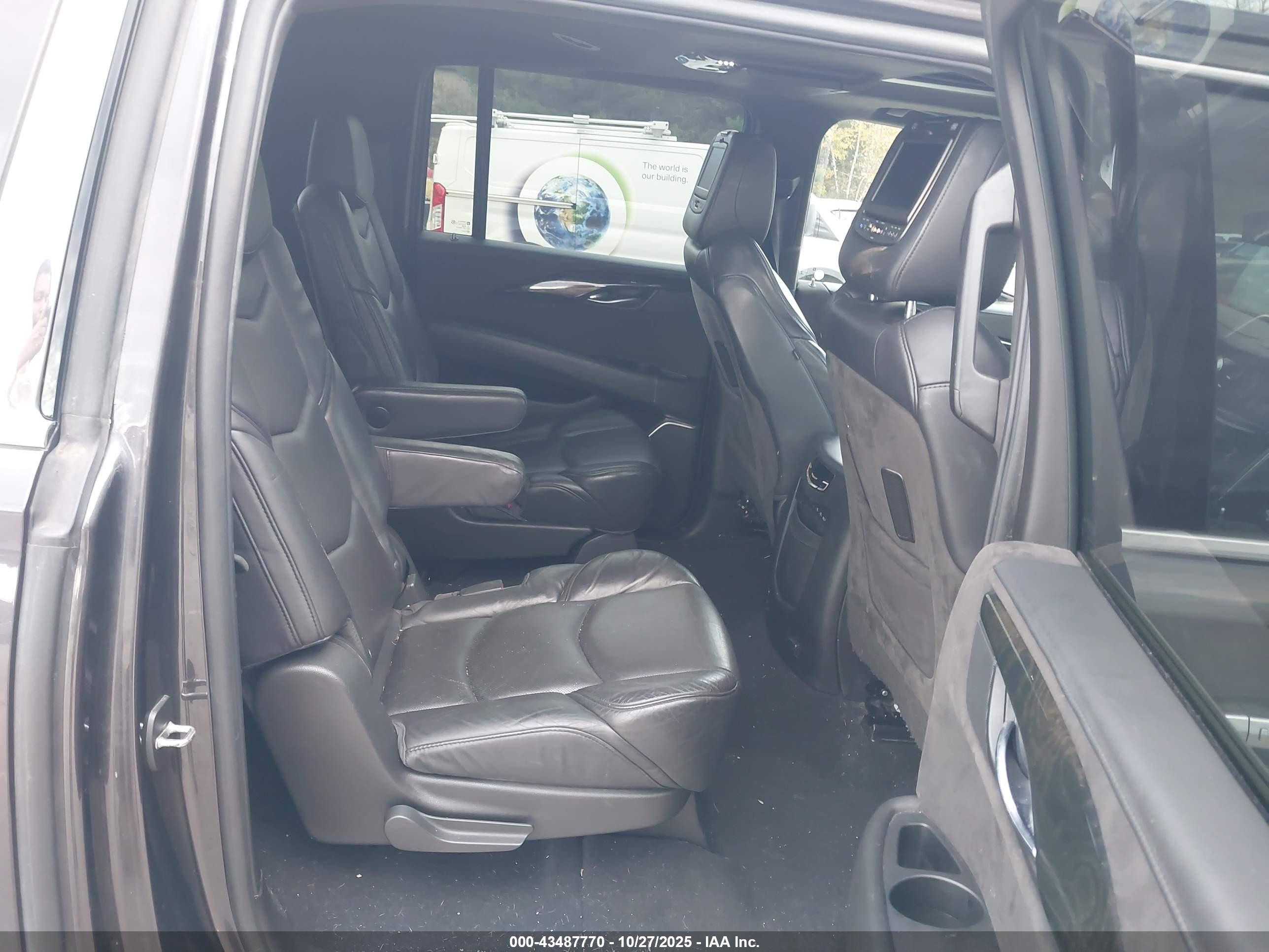 CADILLAC ESCALADE image 8