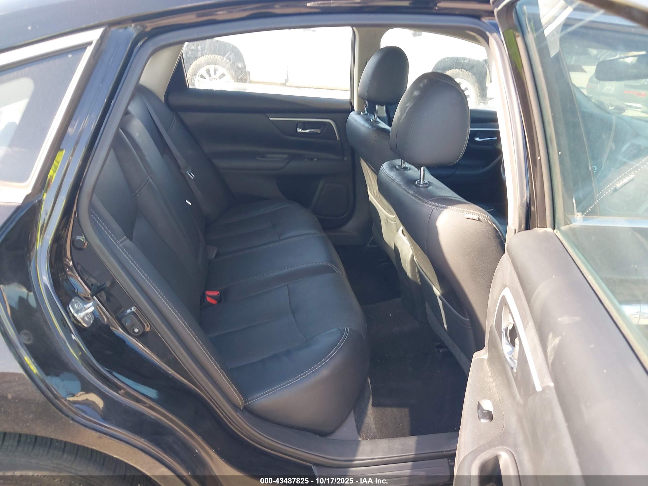 NISSAN ALTIMA image 8