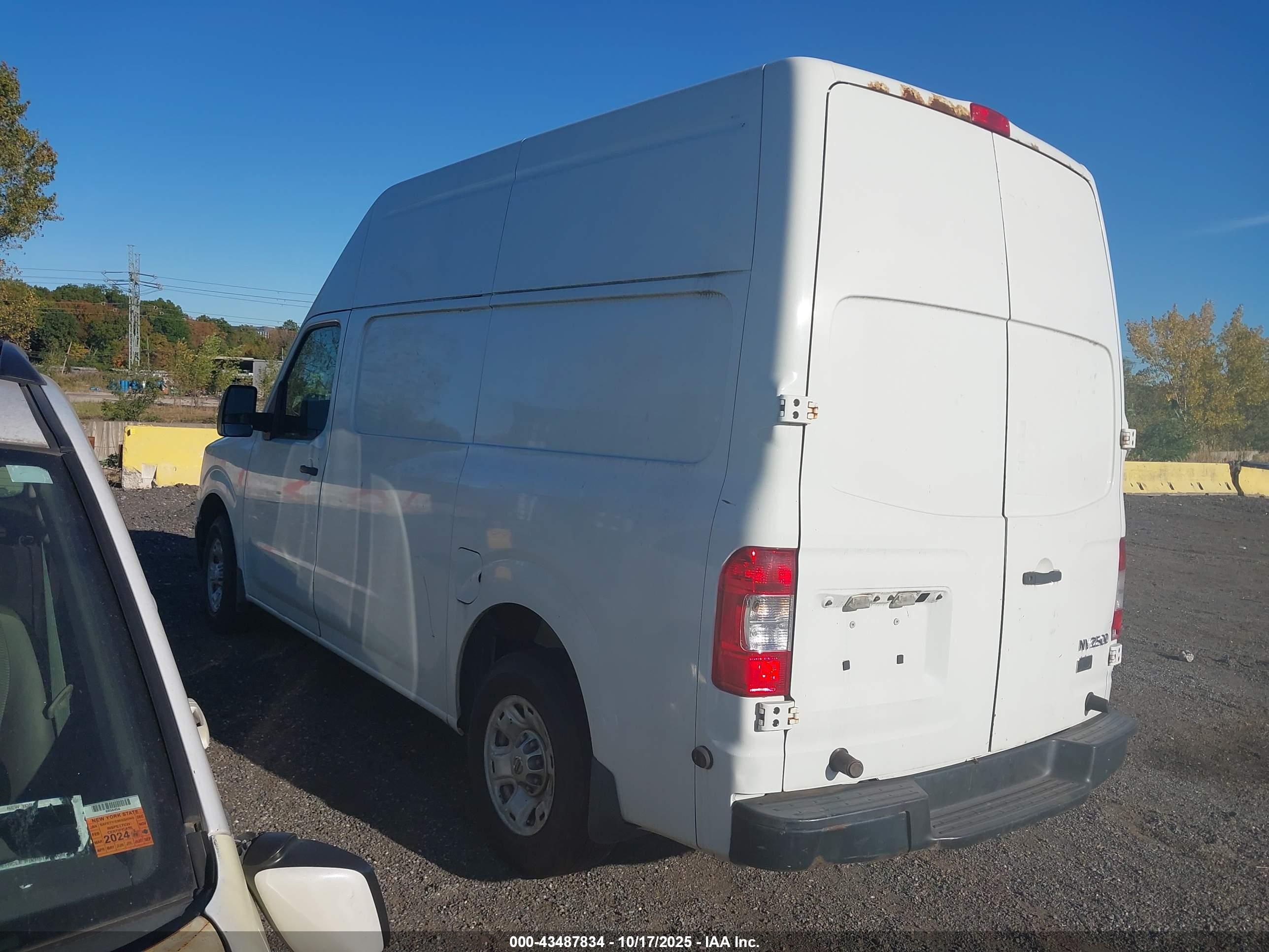 NISSAN NV image 3