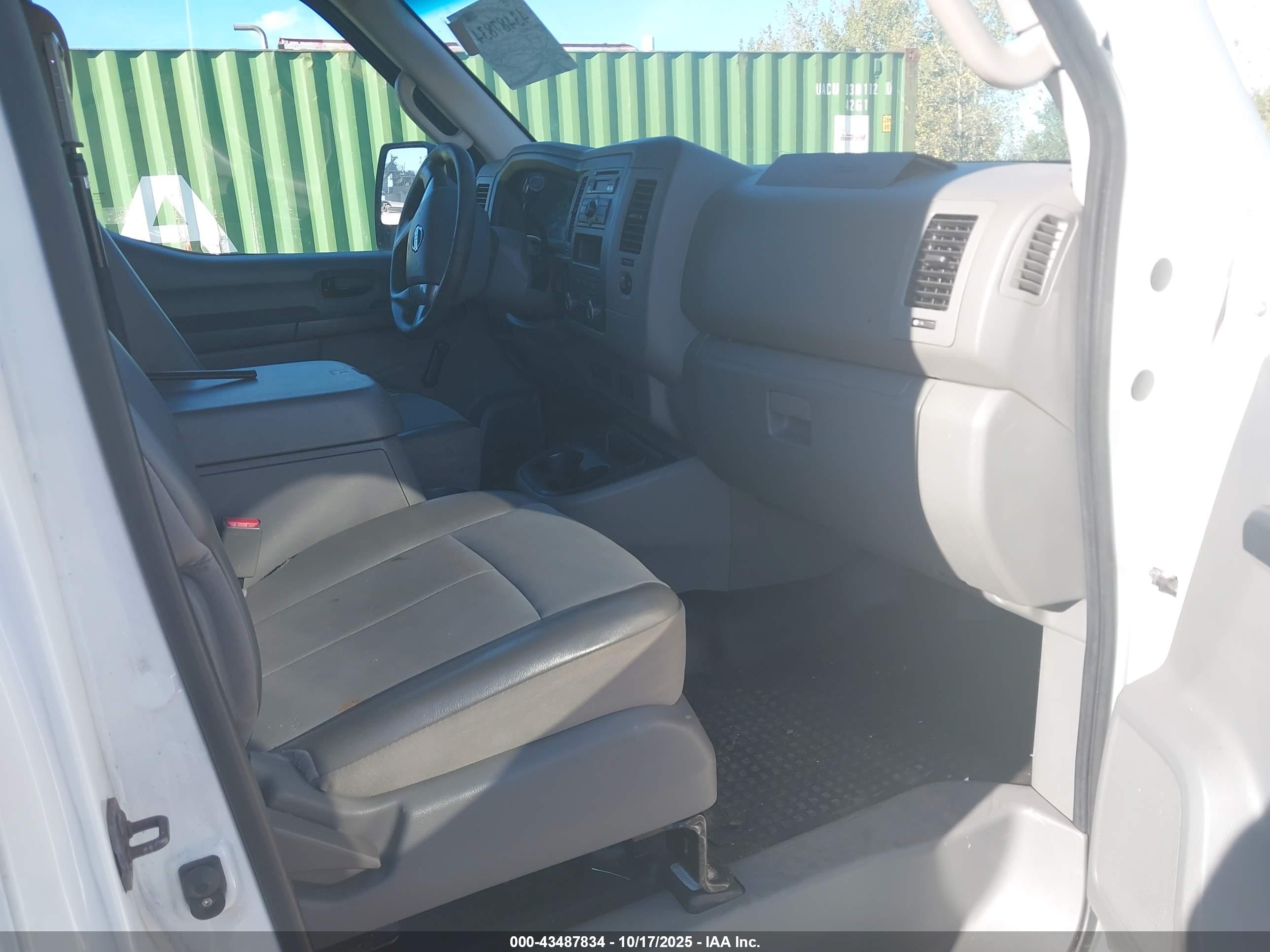 NISSAN NV image 5