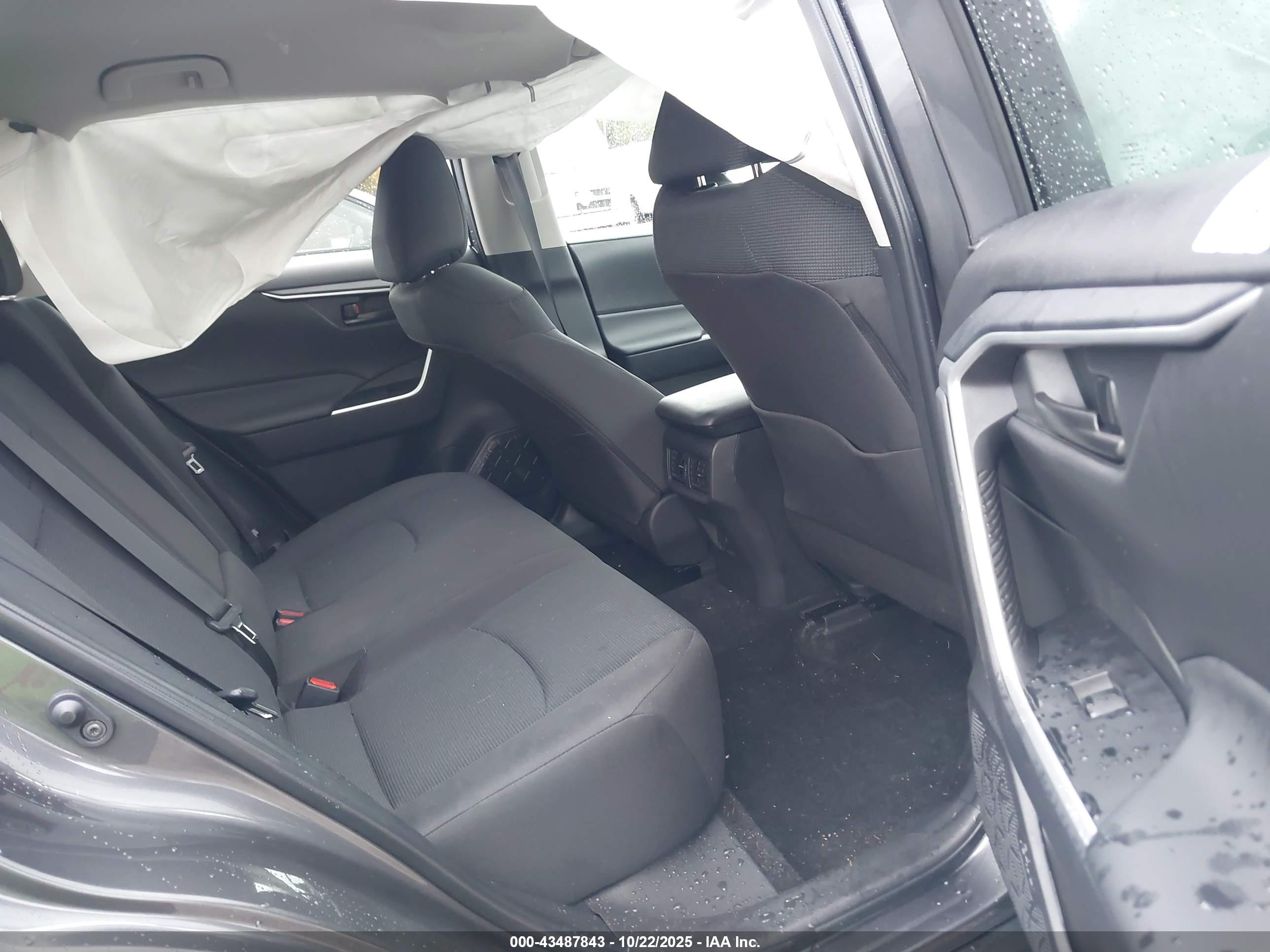TOYOTA RAV4 image 8