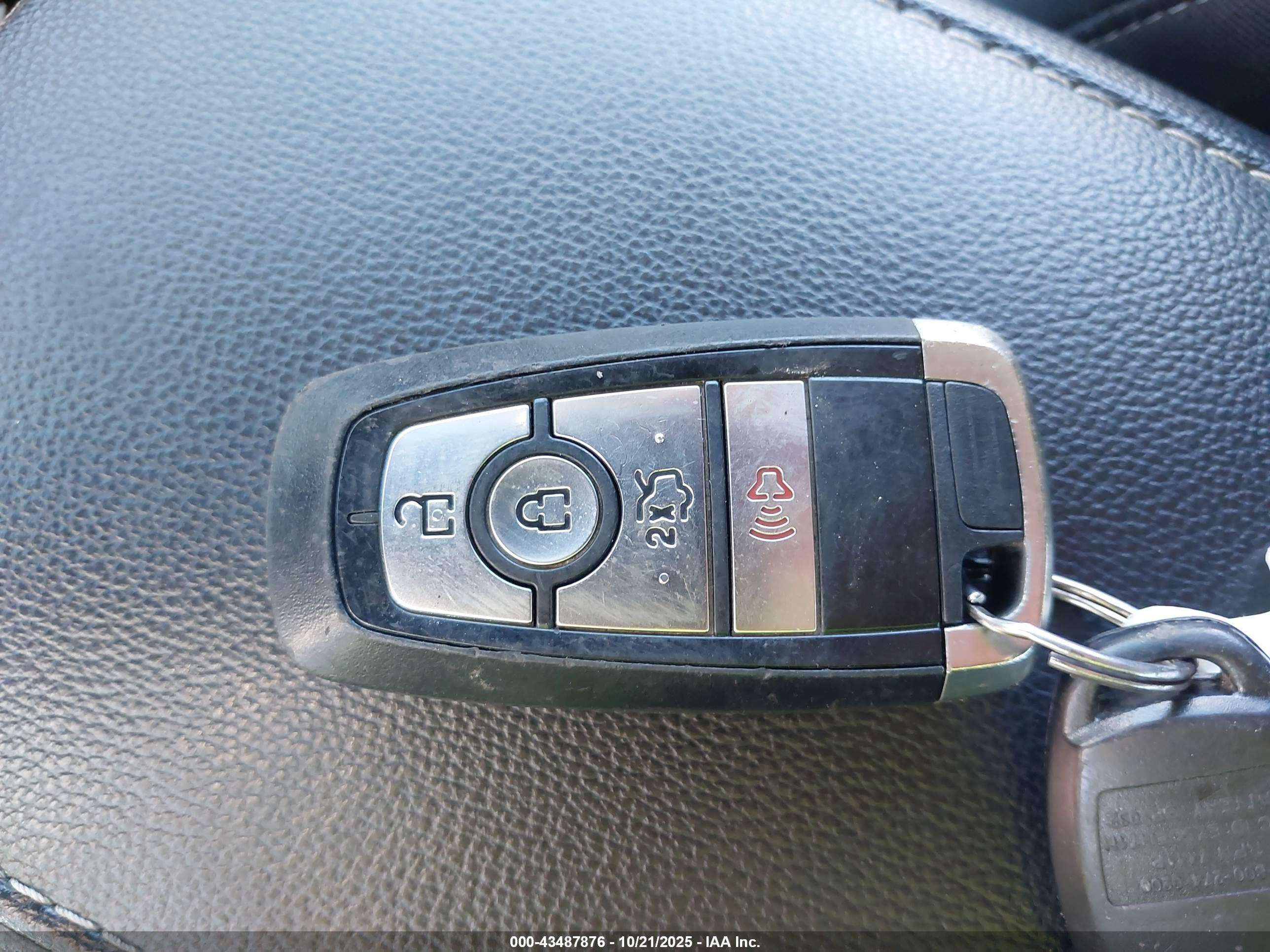 FORD FUSION image 11