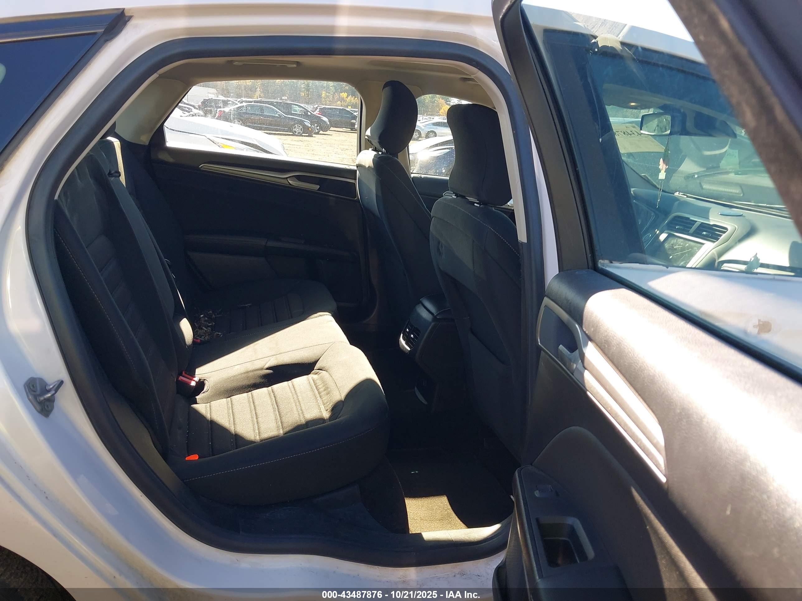 FORD FUSION image 8