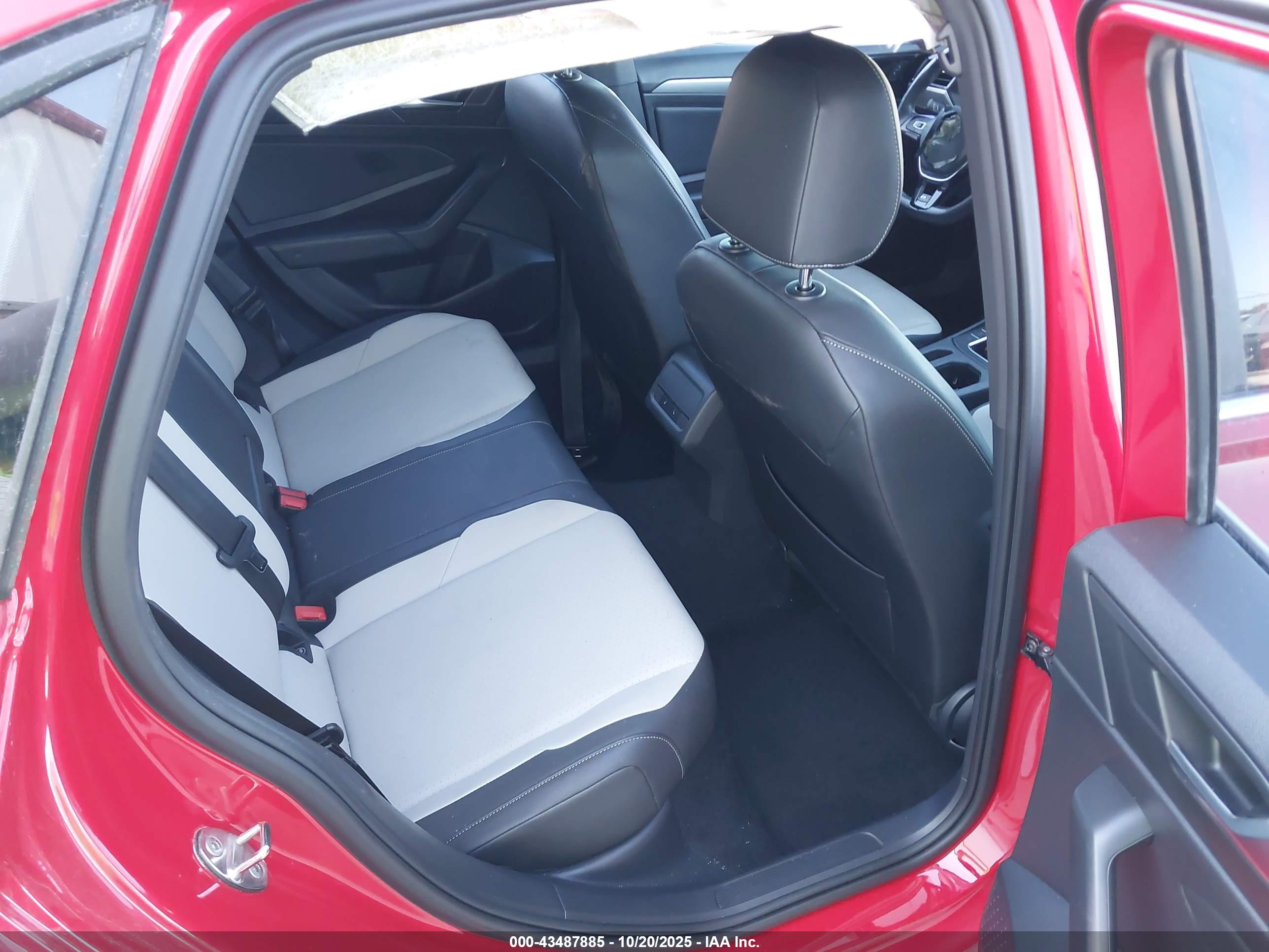 VOLKSWAGEN JETTA image 8