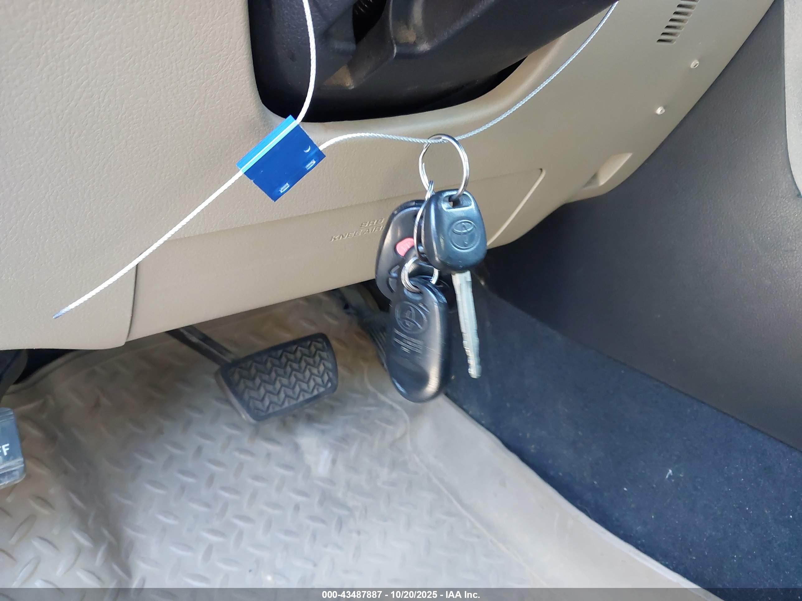 TOYOTA TUNDRA image 11