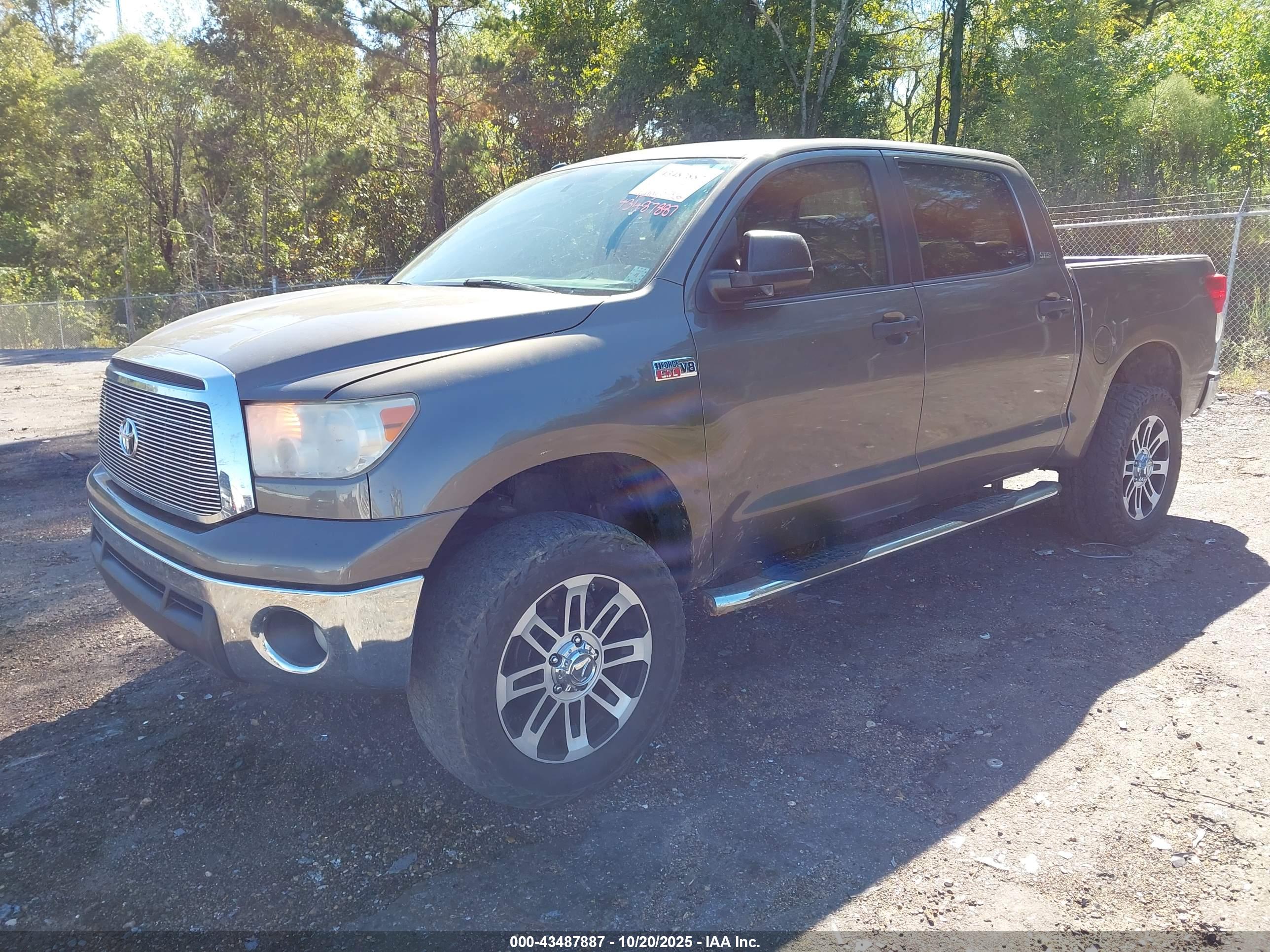 TOYOTA TUNDRA image 2