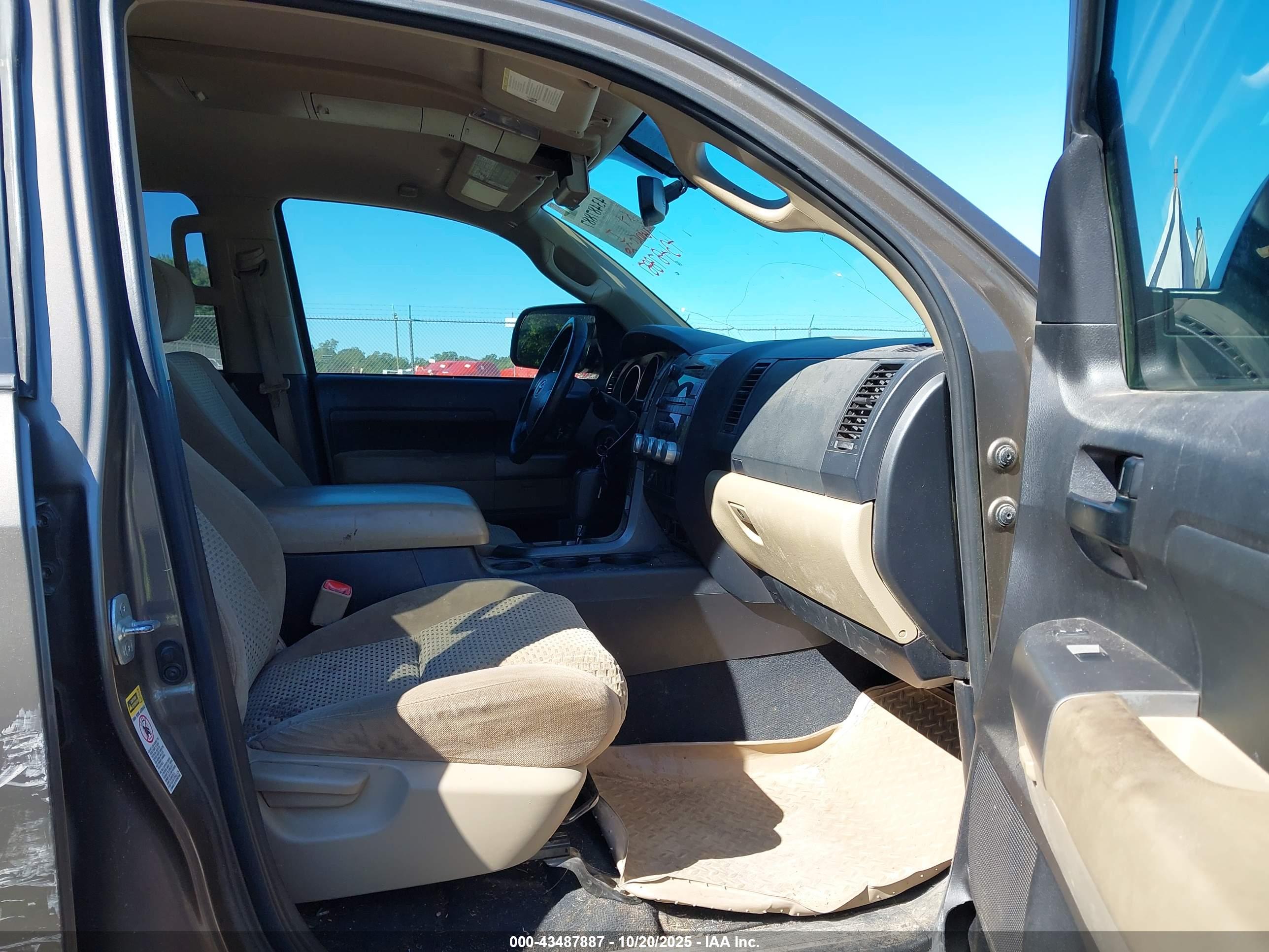 TOYOTA TUNDRA image 5