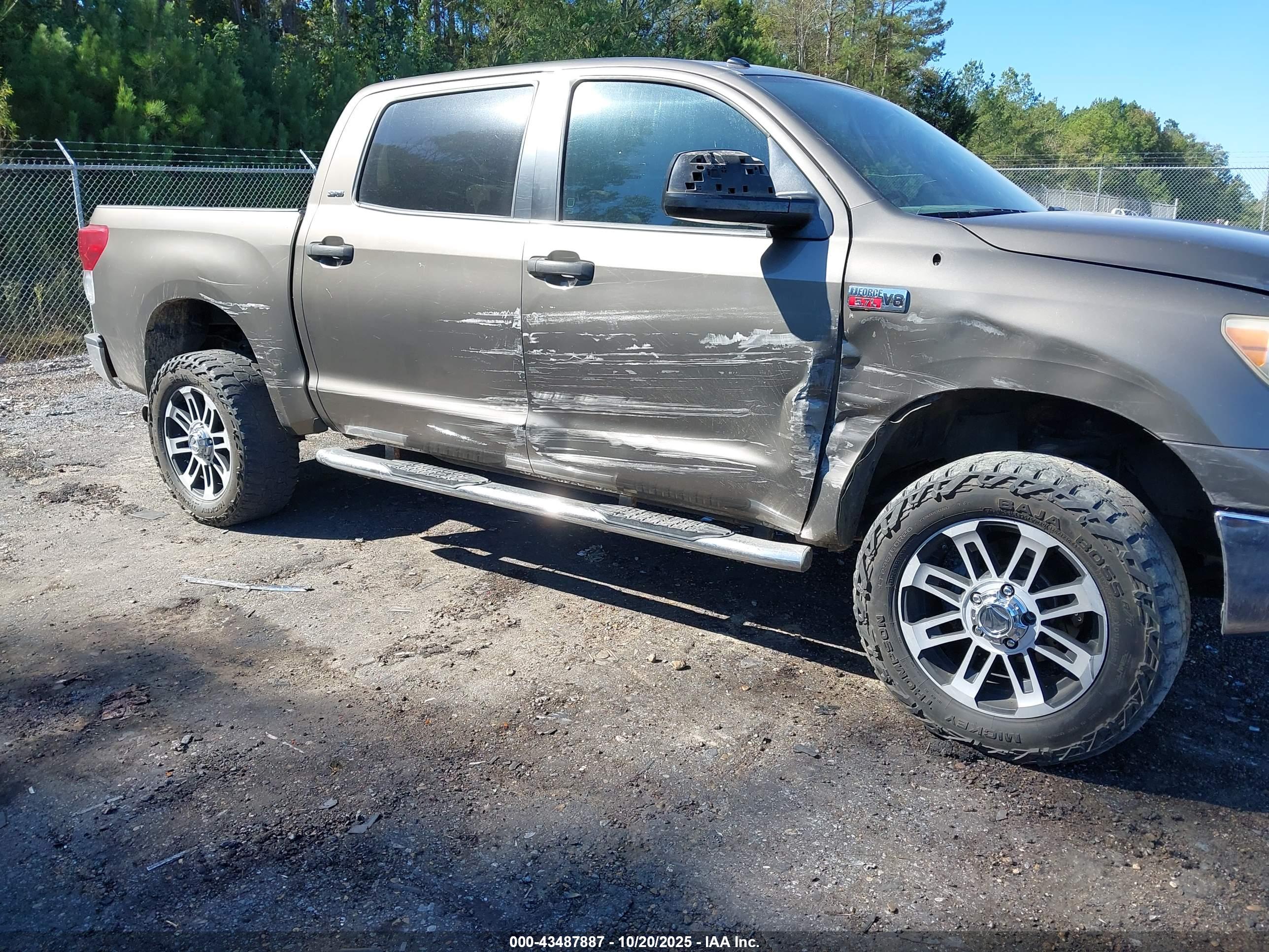 TOYOTA TUNDRA image 6