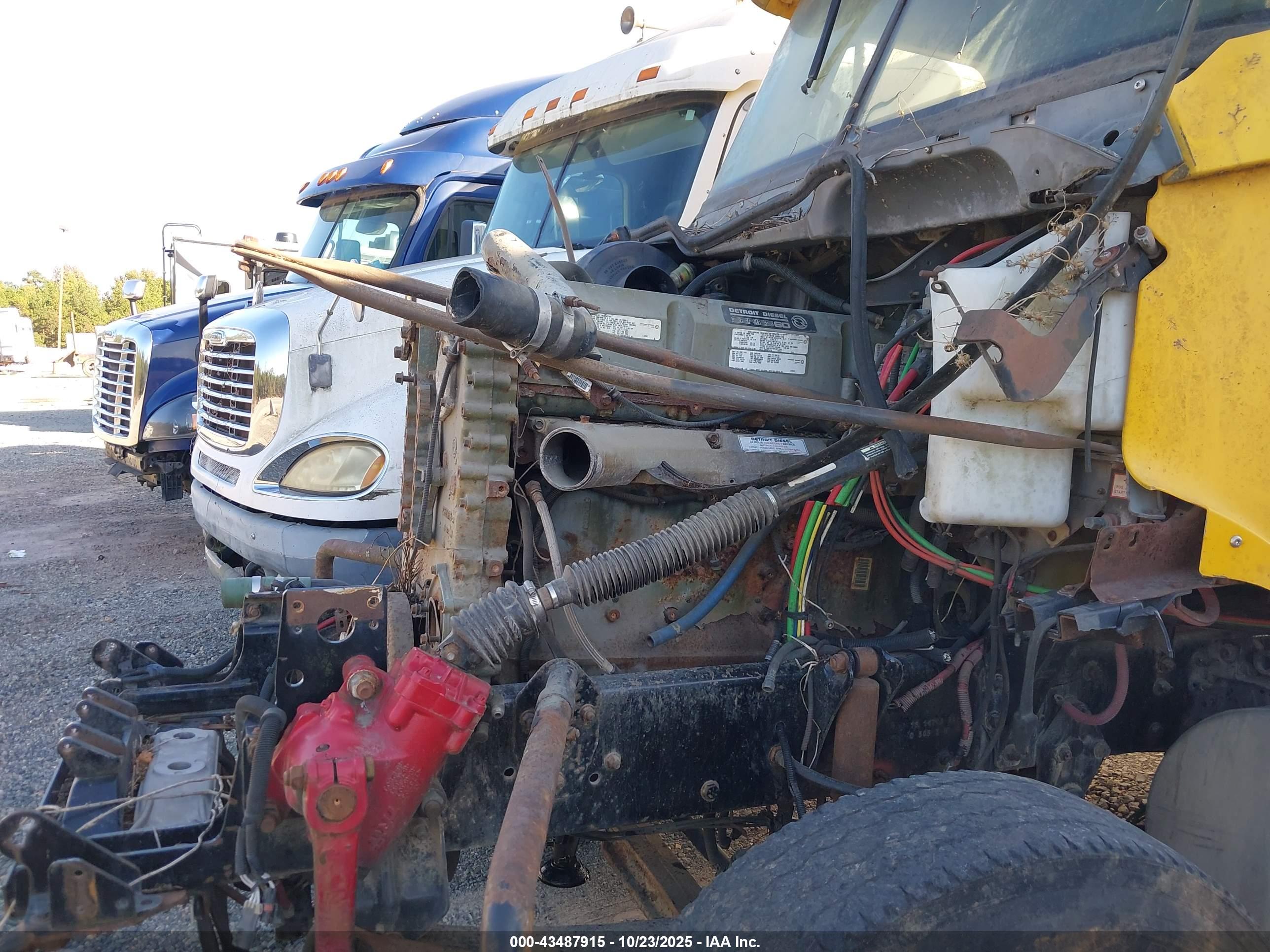 FREIGHTLINER CONVENTIONAL image 10