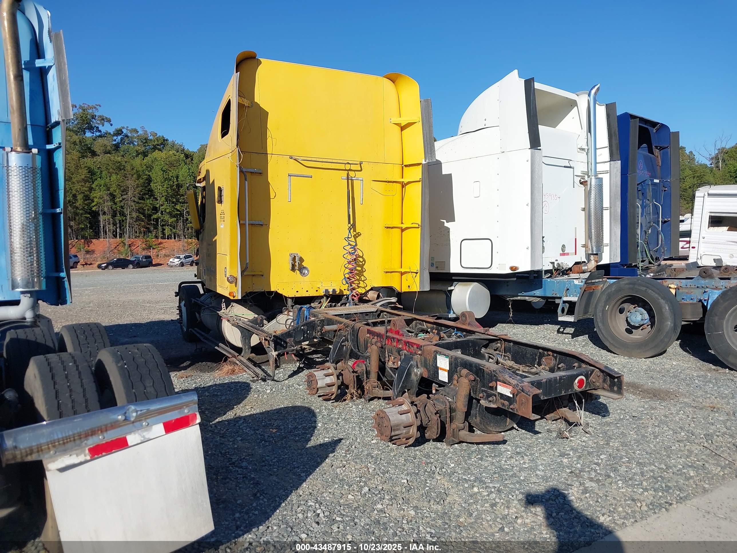 FREIGHTLINER CONVENTIONAL image 3