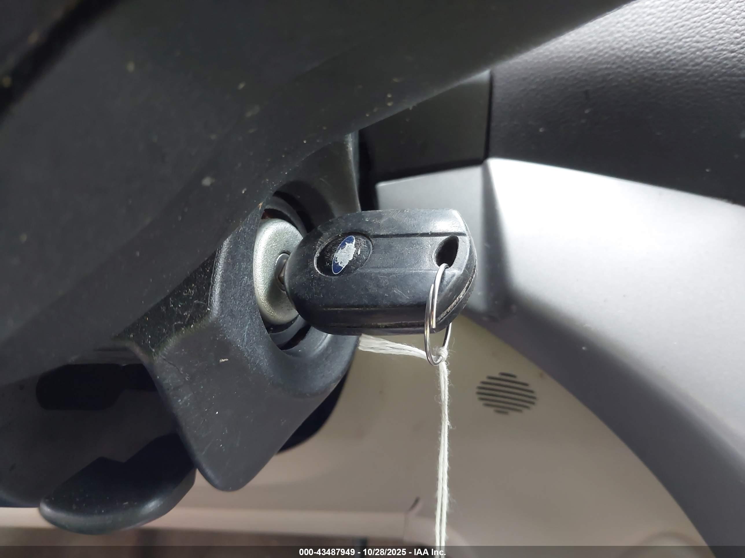 FORD ESCAPE image 11