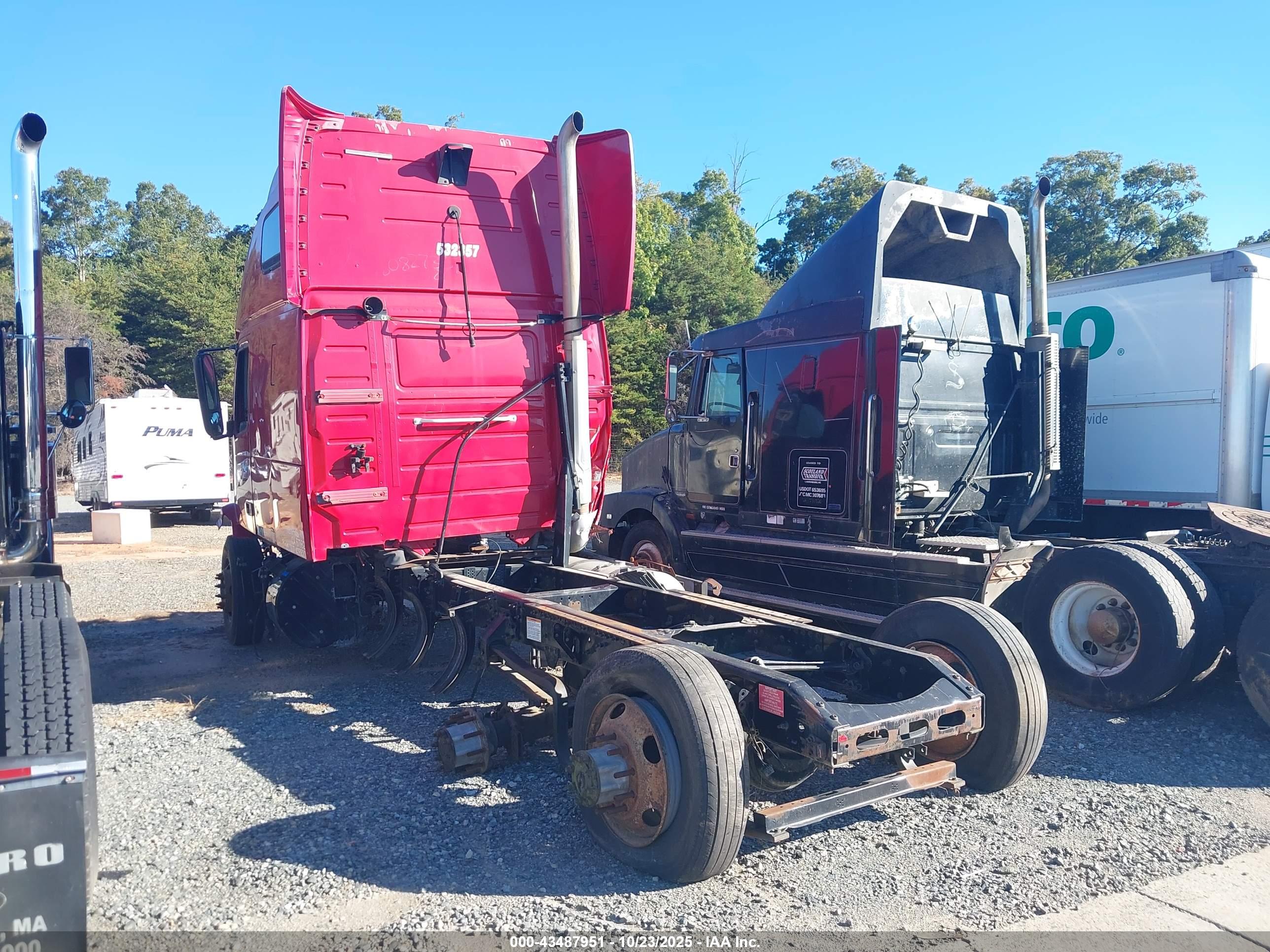 VOLVO VN image 3
