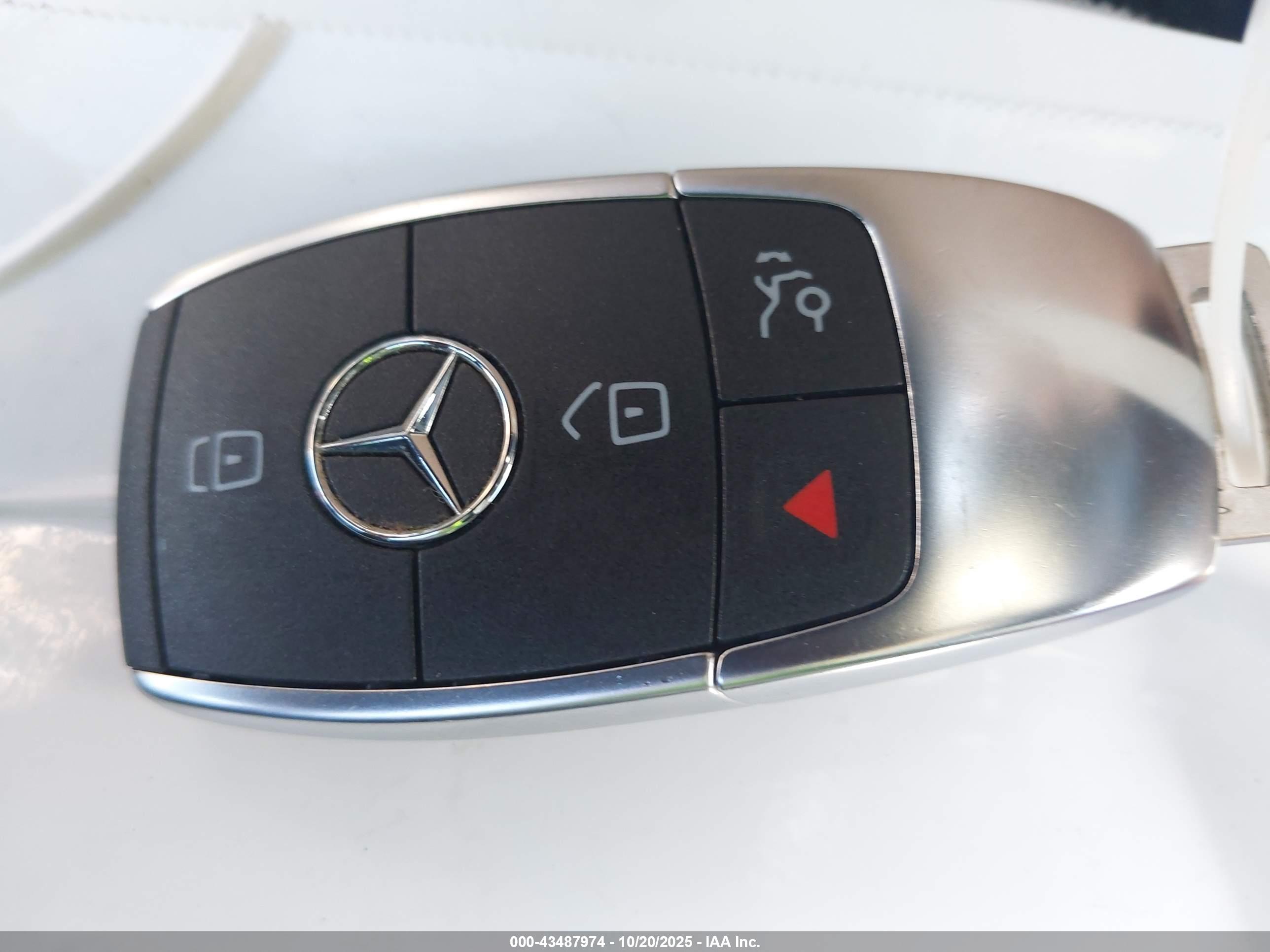MERCEDES-BENZ GLC image 11