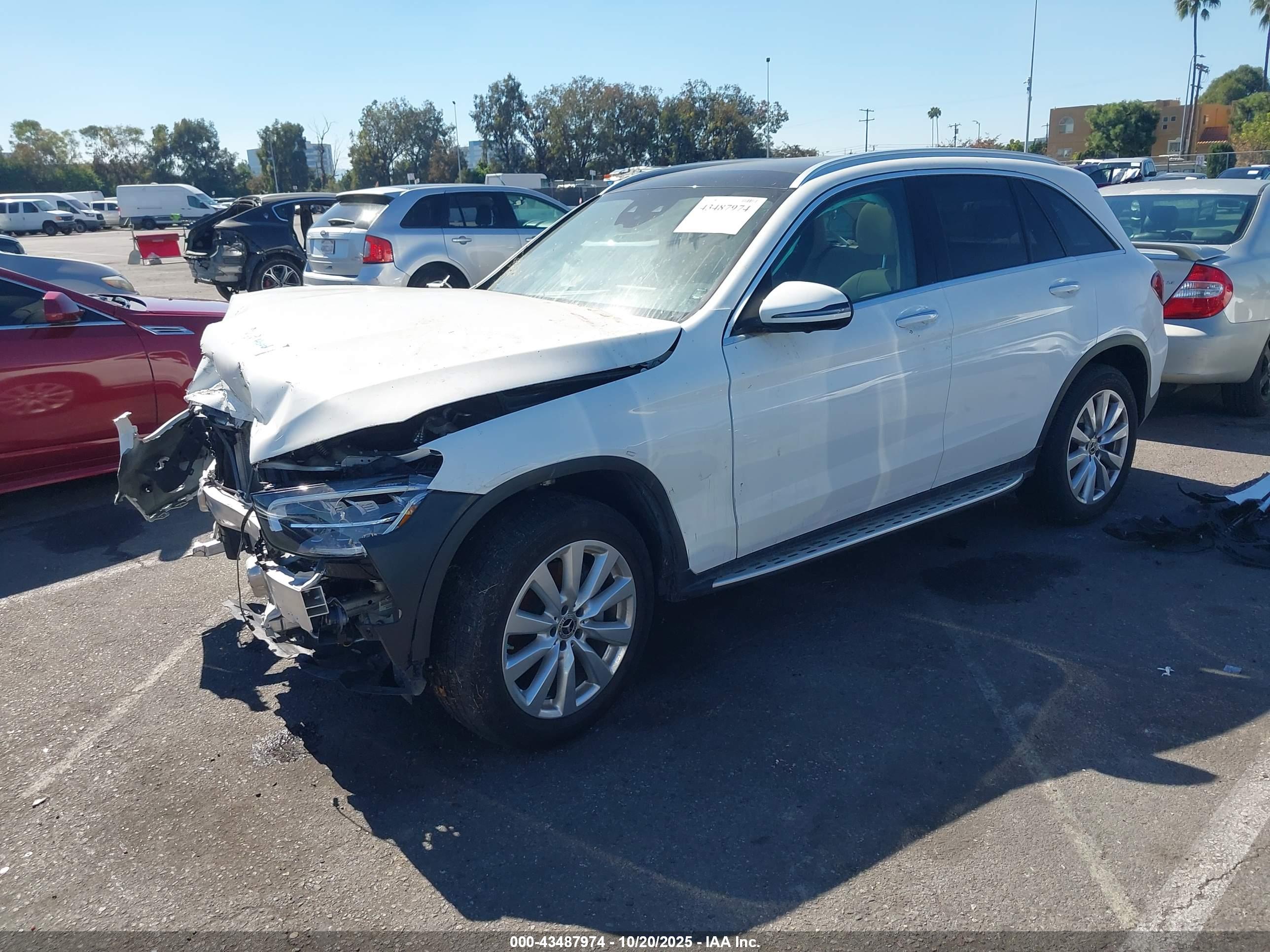 MERCEDES-BENZ GLC image 2