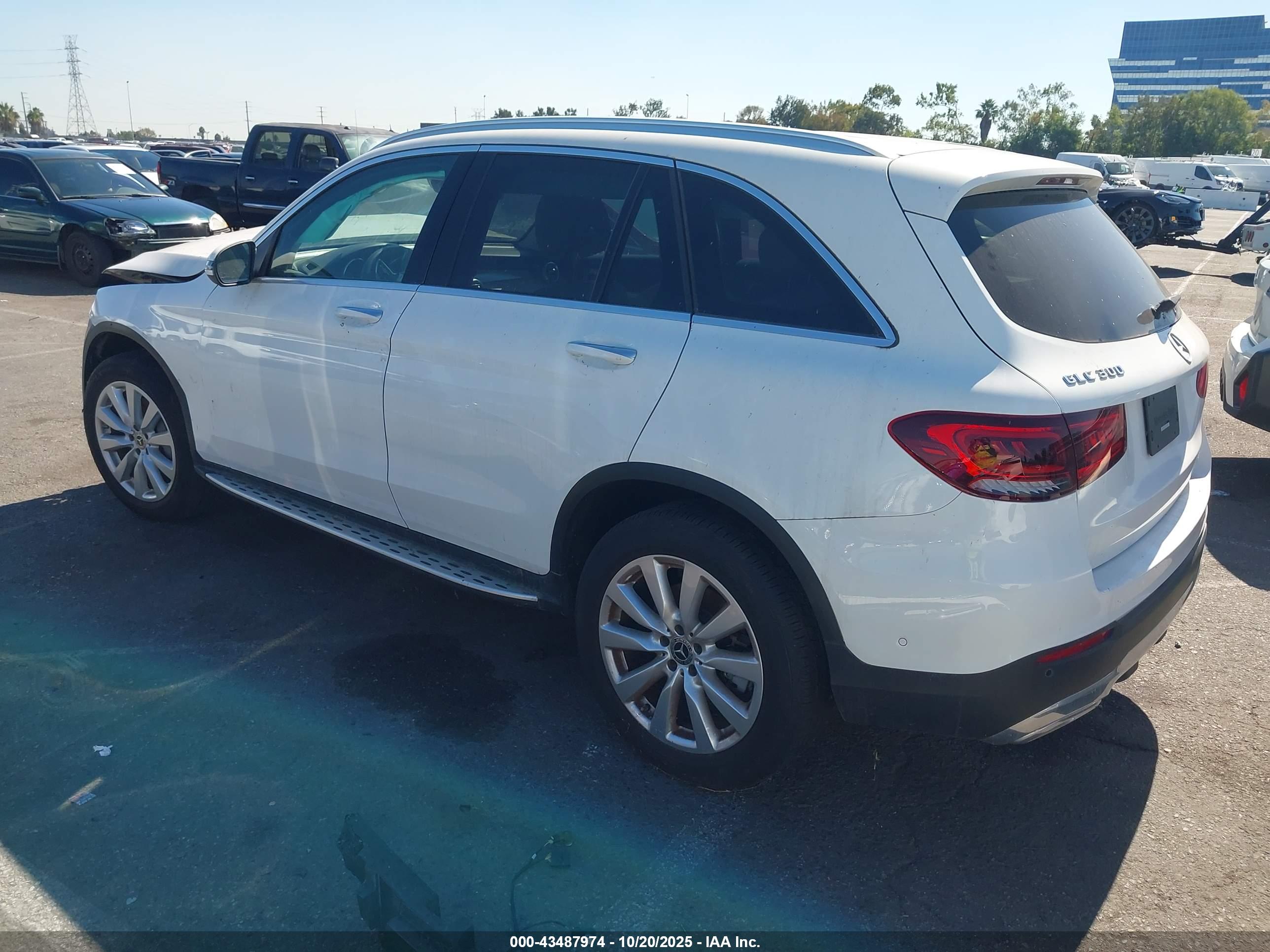 MERCEDES-BENZ GLC image 3