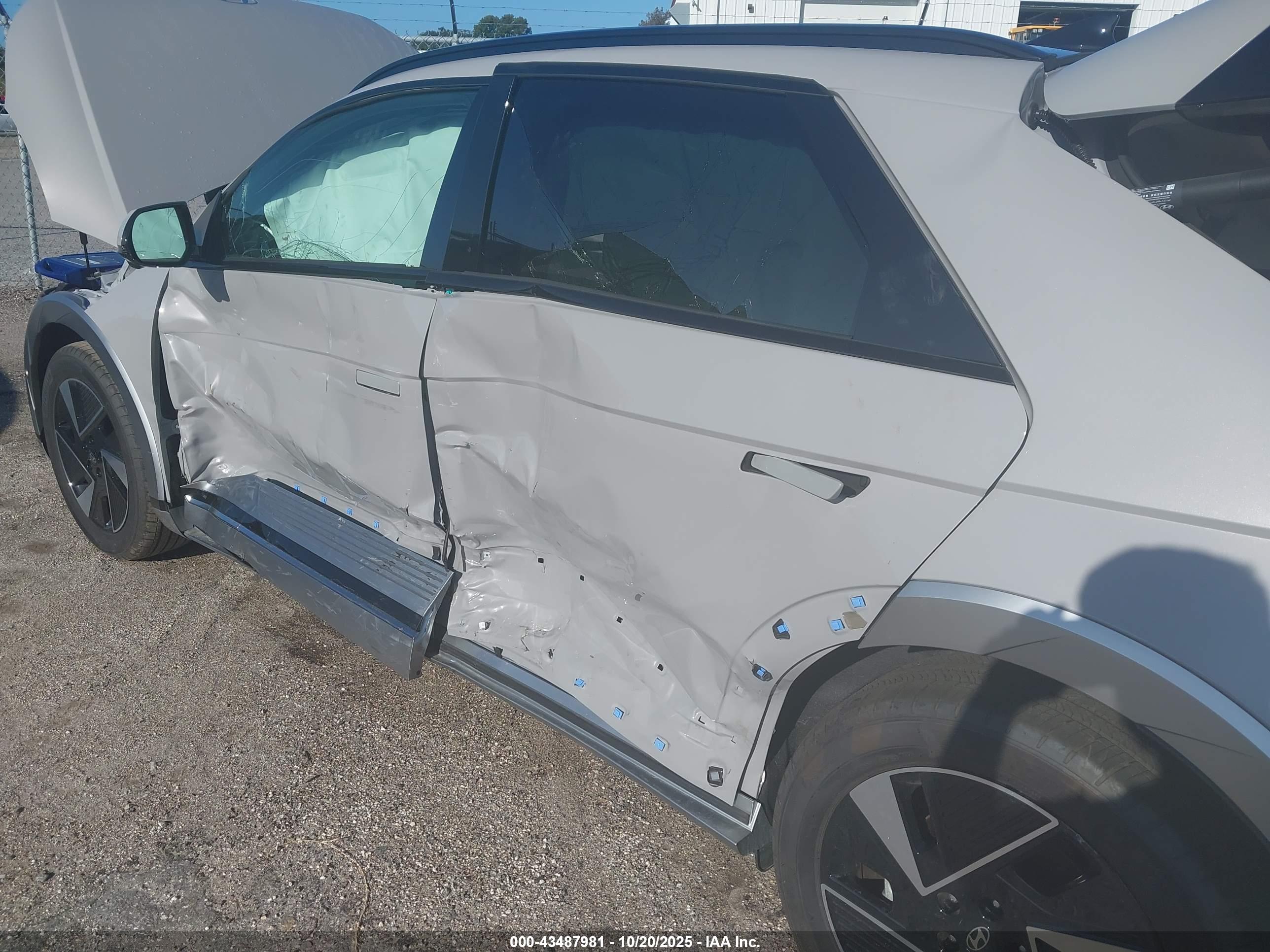 HYUNDAI IONIQ image 6