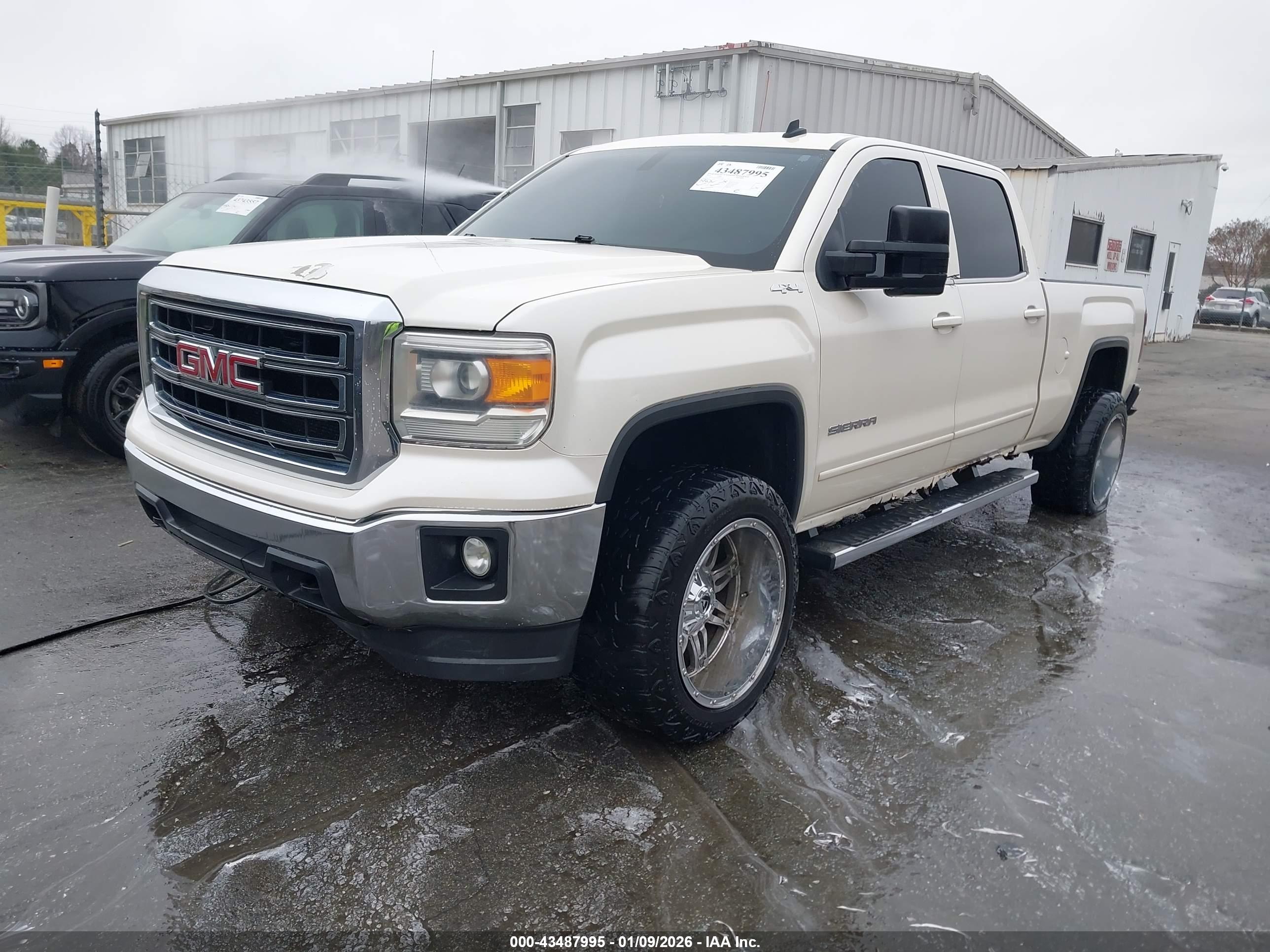 GMC SIERRA image 2