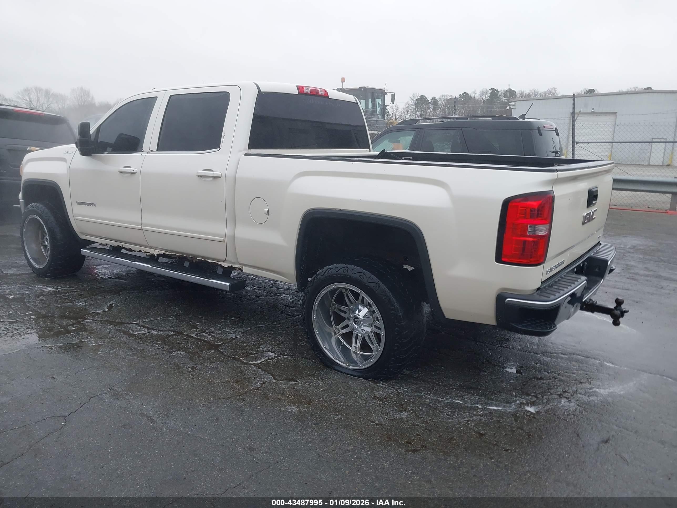 GMC SIERRA image 3