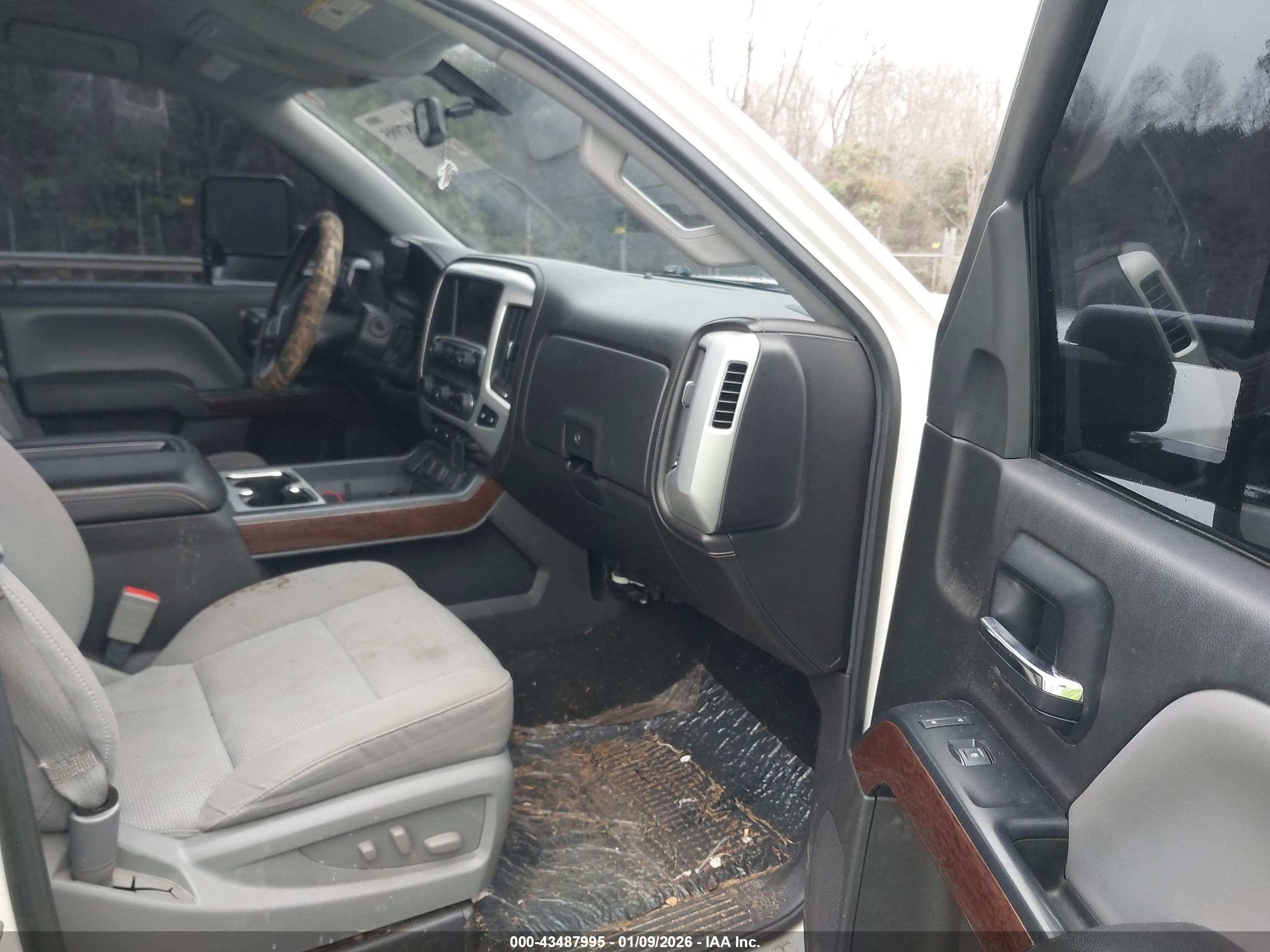 GMC SIERRA image 5