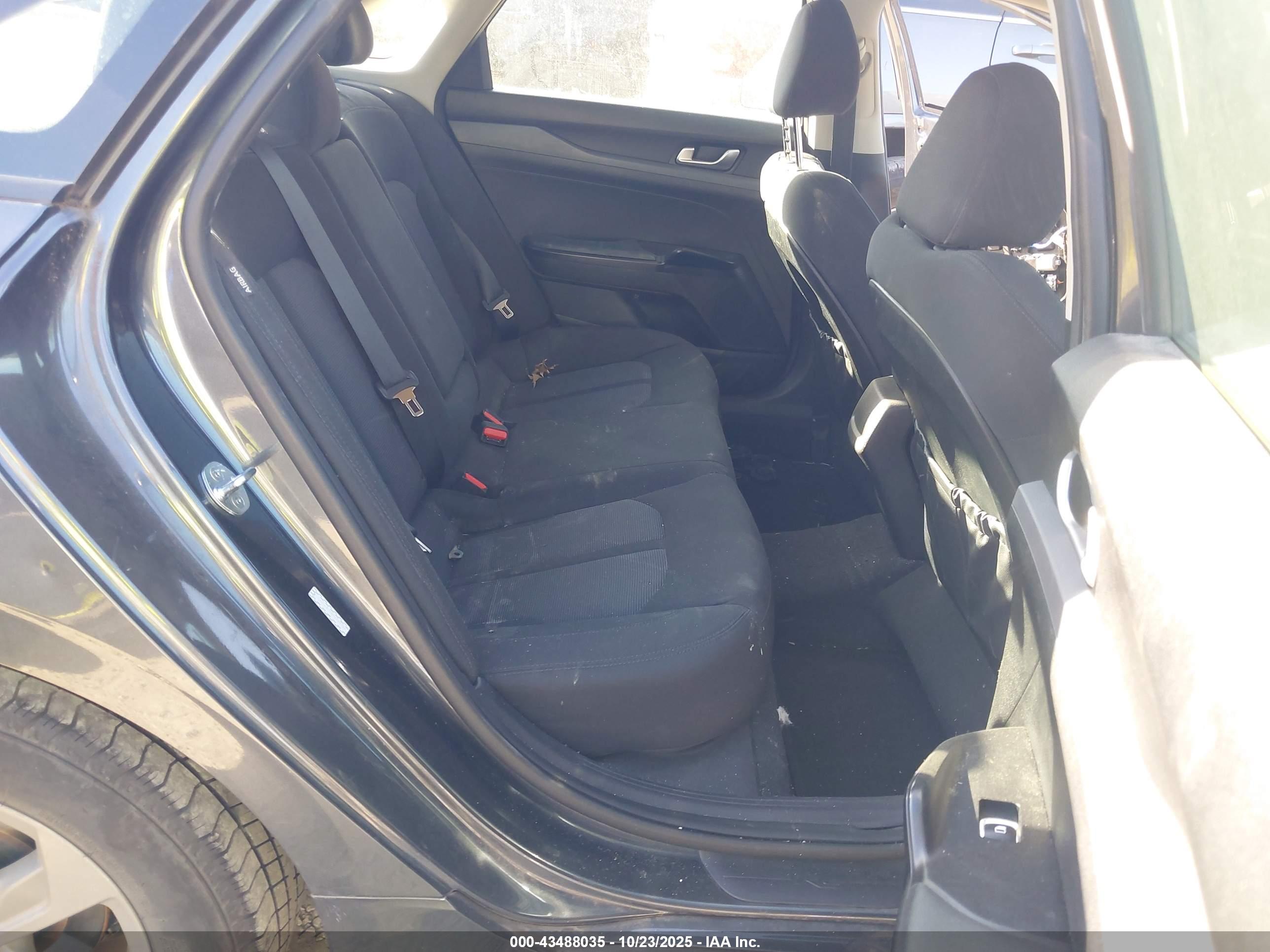 KIA K5 image 8