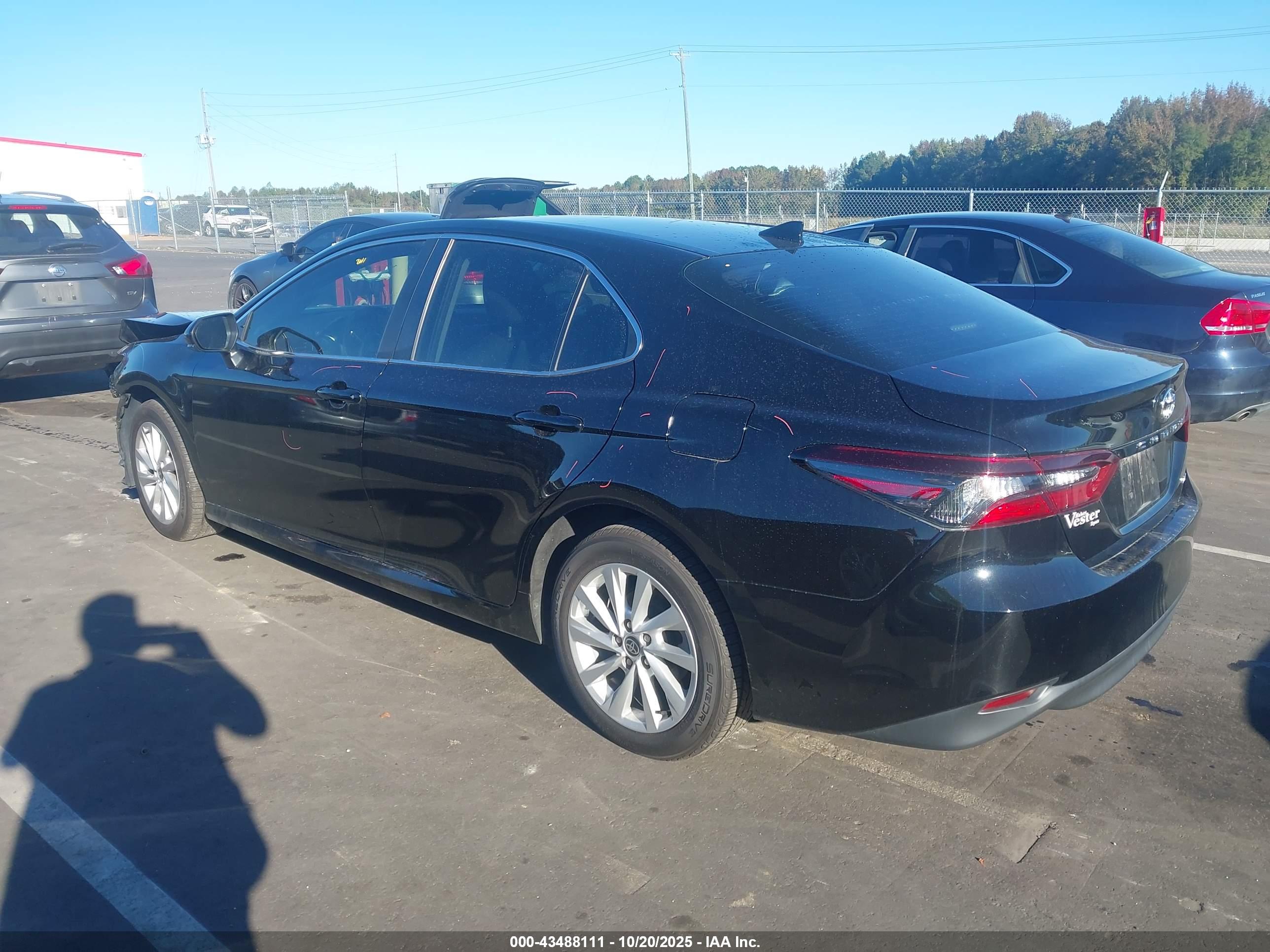TOYOTA CAMRY image 3
