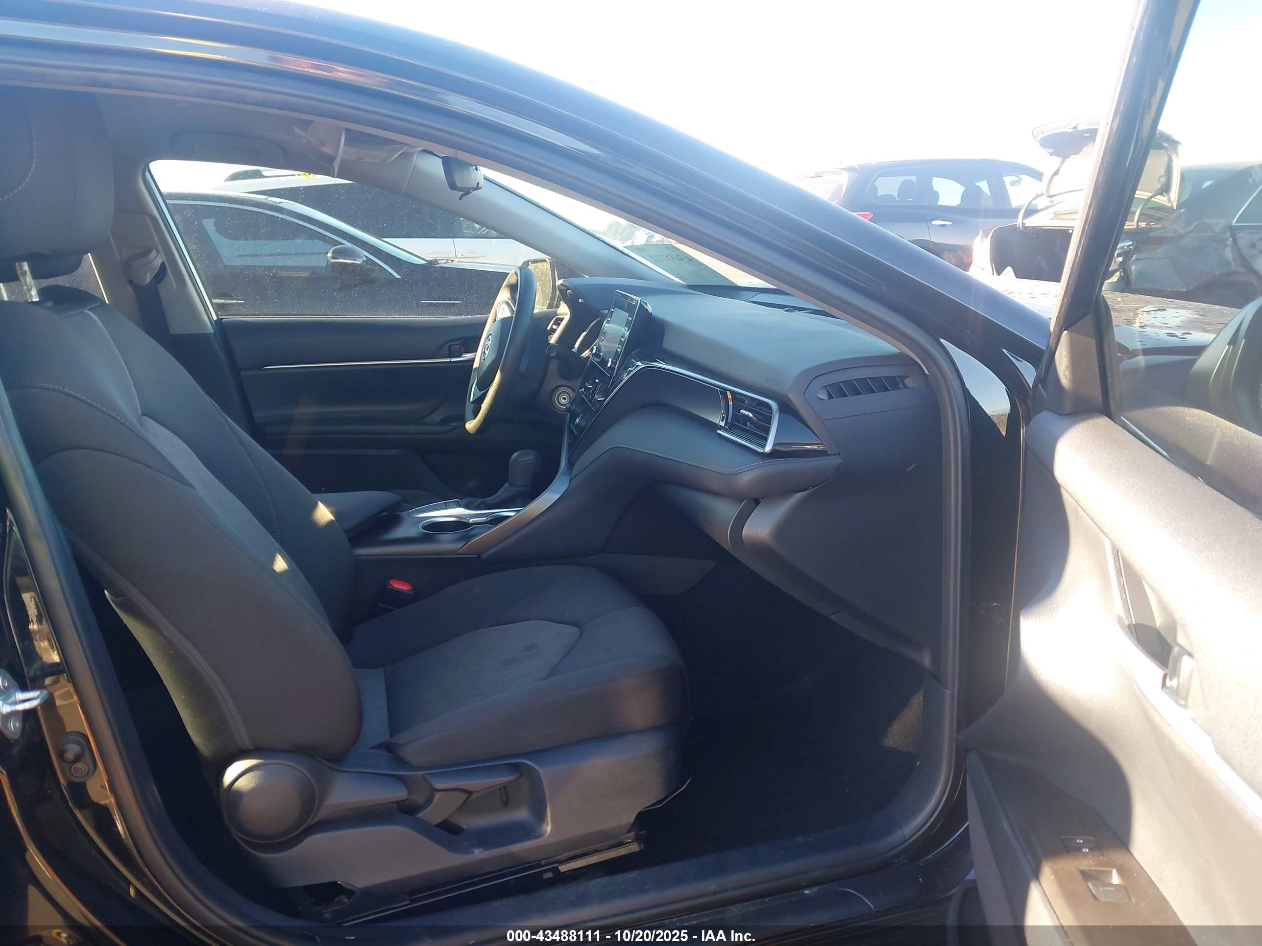 TOYOTA CAMRY image 5