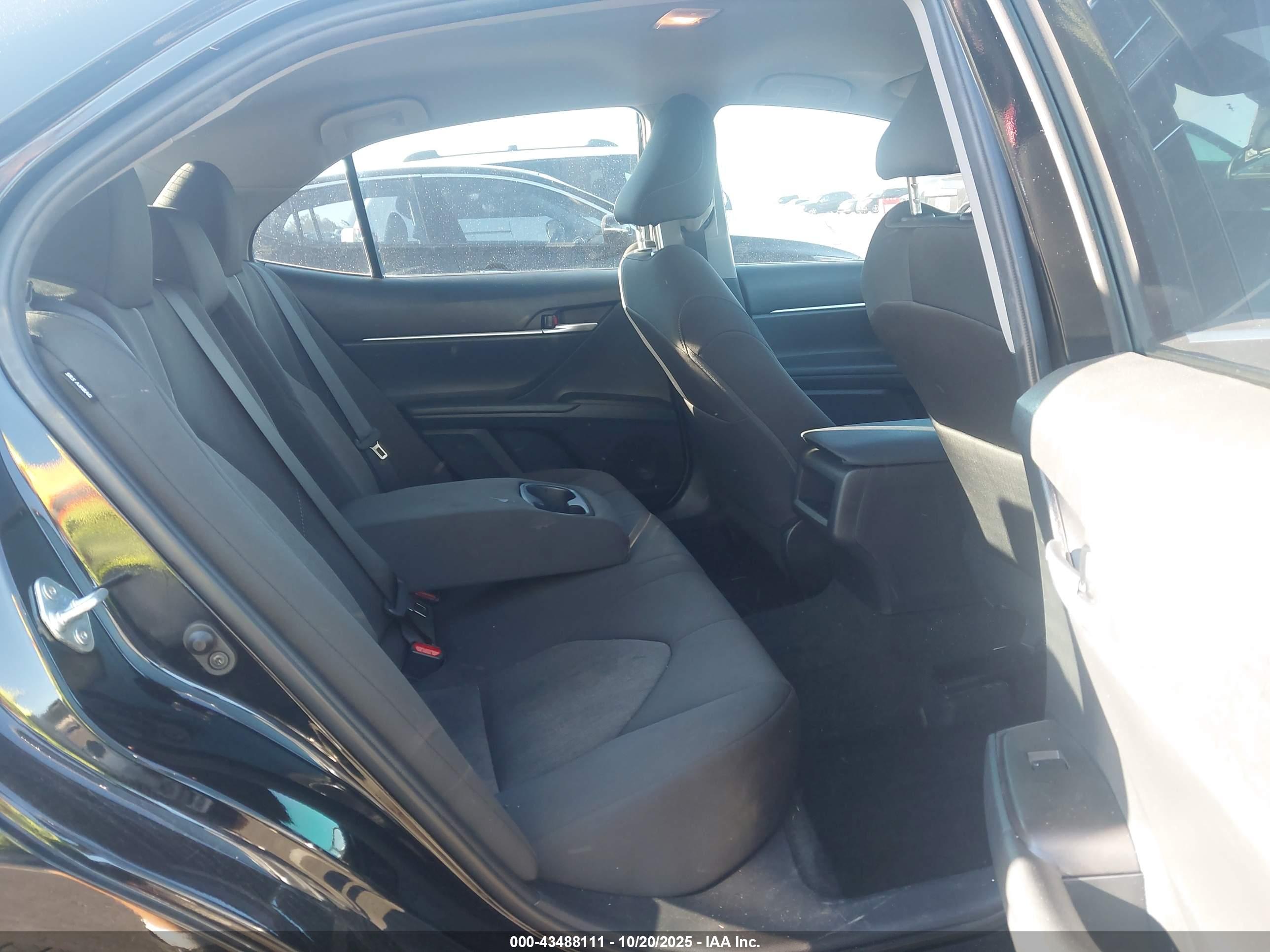 TOYOTA CAMRY image 8