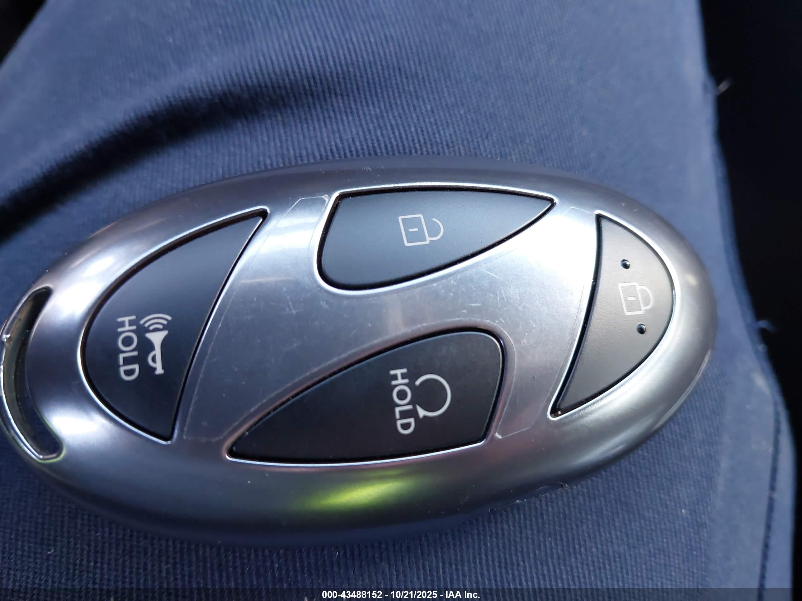 HYUNDAI TUCSON image 11